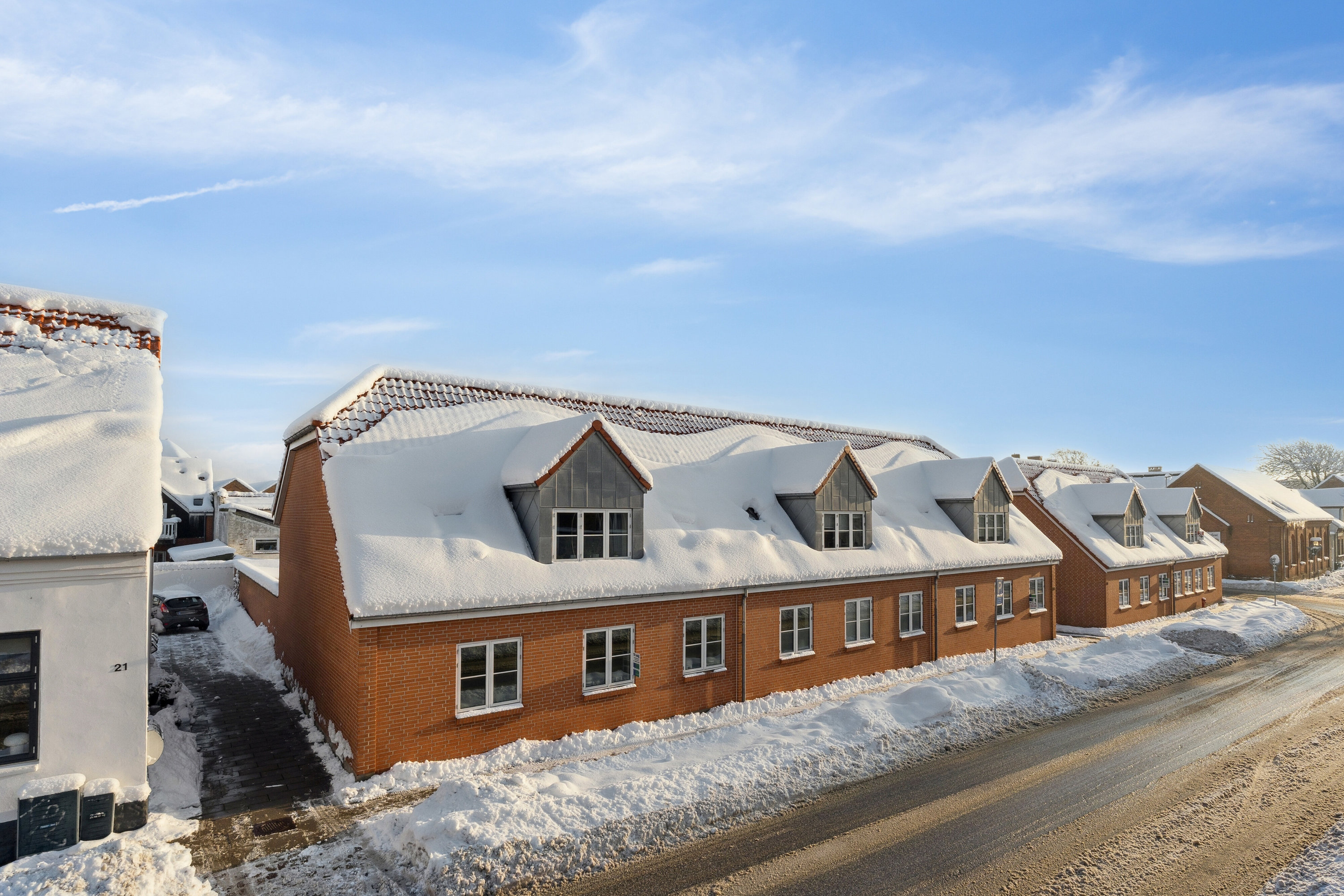 Fremhævet set fra vejen billede i fuldskærmstilstand. Billede af Dronningensgade 23C, 9800 Hjørring