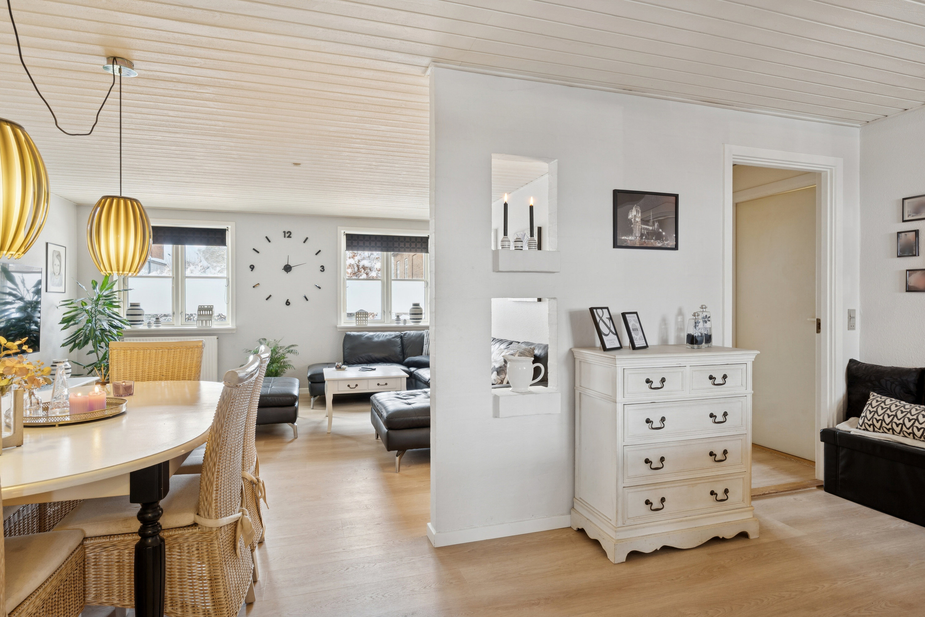 Fremhævet stue billede i fuldskærmstilstand. Billede af Dronningensgade 23C, 9800 Hjørring