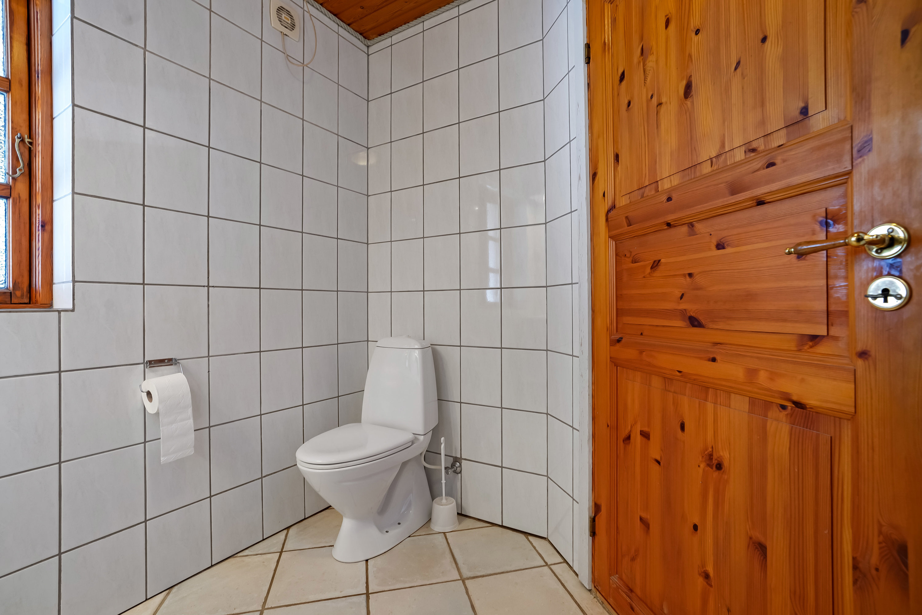 Fremhævet toilet billede i fuldskærmstilstand. Billede af Davdingvej 17, Davding, 8740 Brædstrup