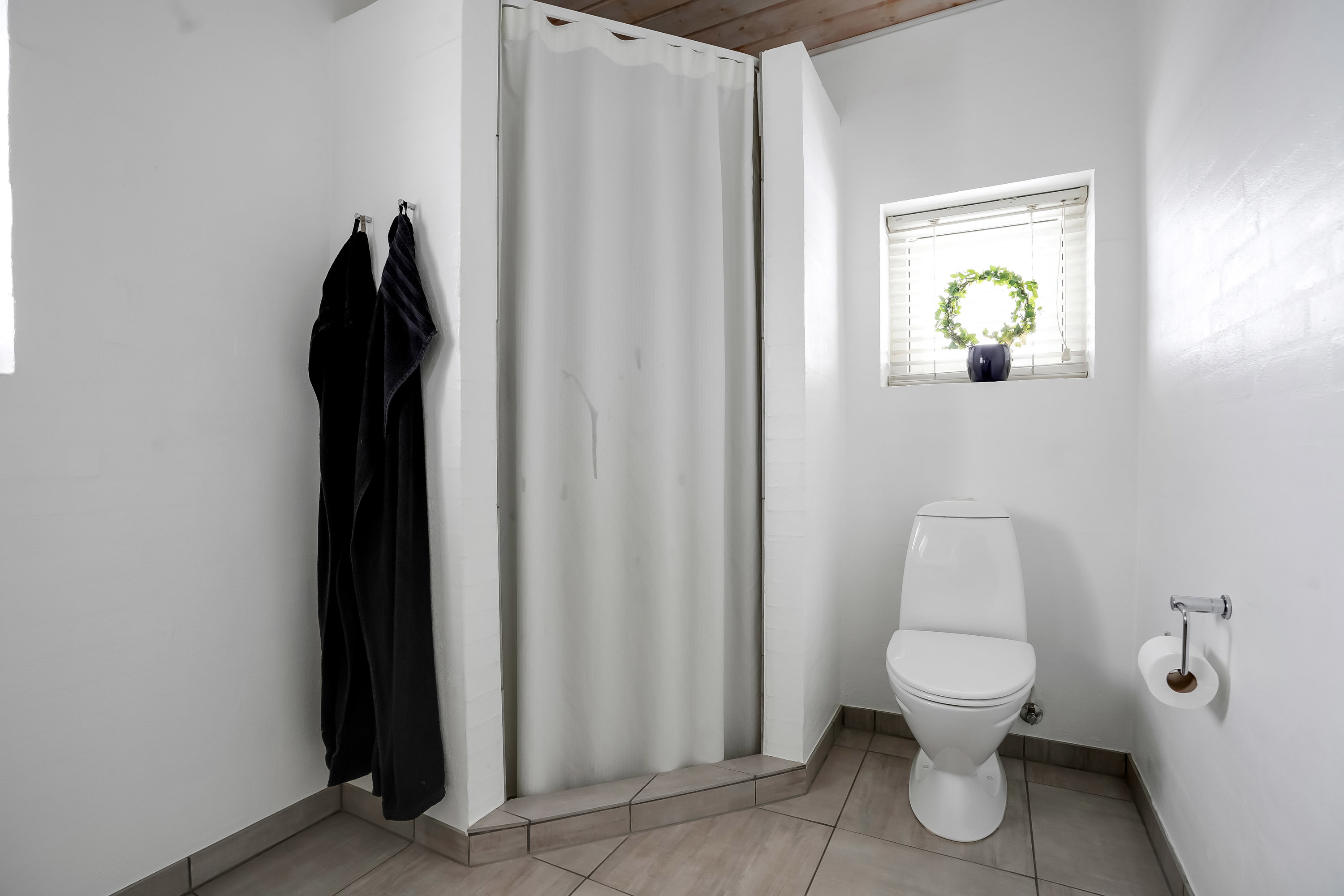 Fremhævet badeværelse billede i fuldskærmstilstand. Billede af Guldager 2, Ølholm, 7160 Tørring