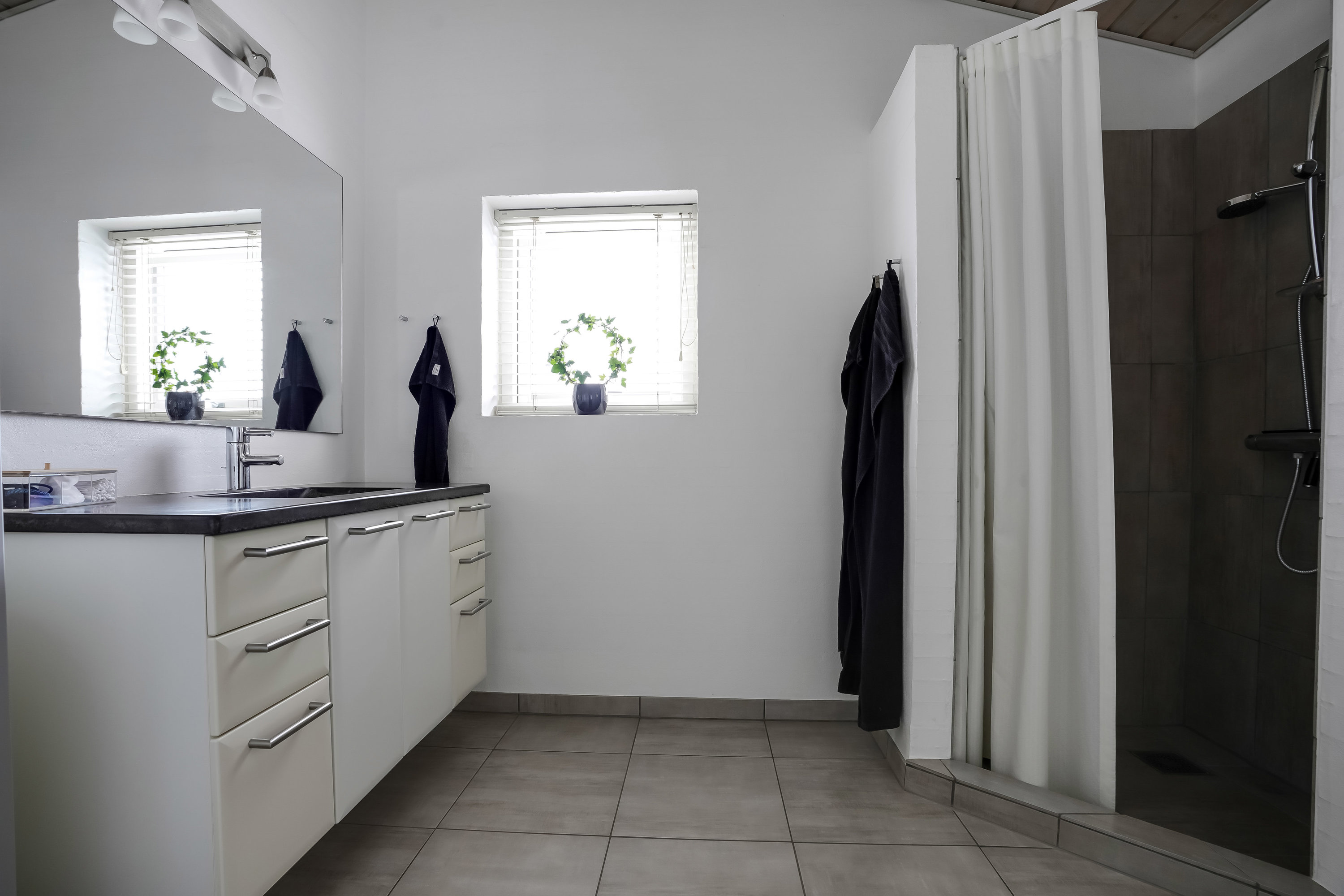 Fremhævet badeværelse billede i fuldskærmstilstand. Billede af Guldager 2, Ølholm, 7160 Tørring