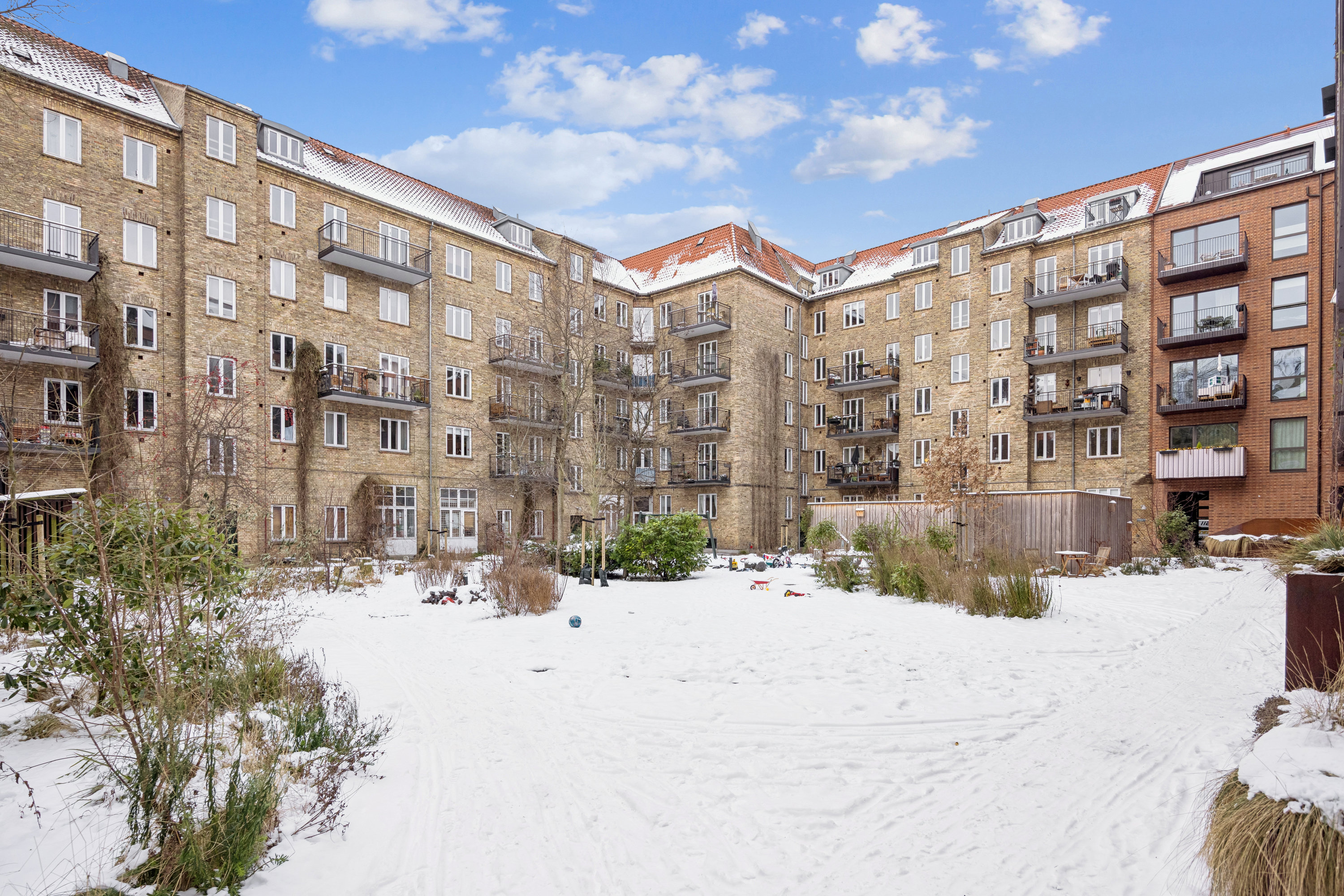 Fremhævet gårdmiljø billede i fuldskærmstilstand. Billede af Fuglebakkevej 88A, 2. tv., 2000 Frederiksberg