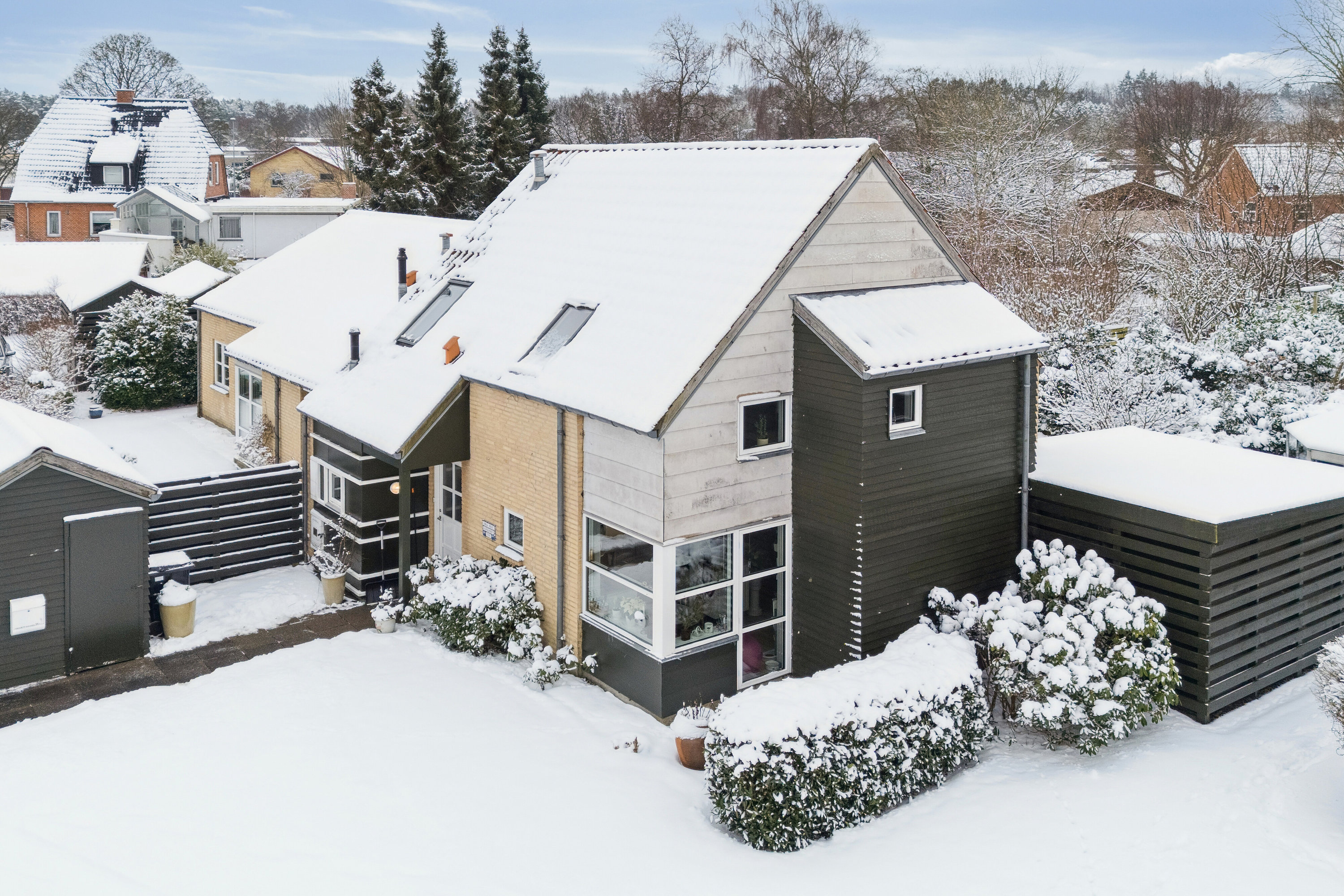 Fremhævet set fra haven billede i fuldskærmstilstand. Billede af Møllegårdsvej 51B, 8600 Silkeborg