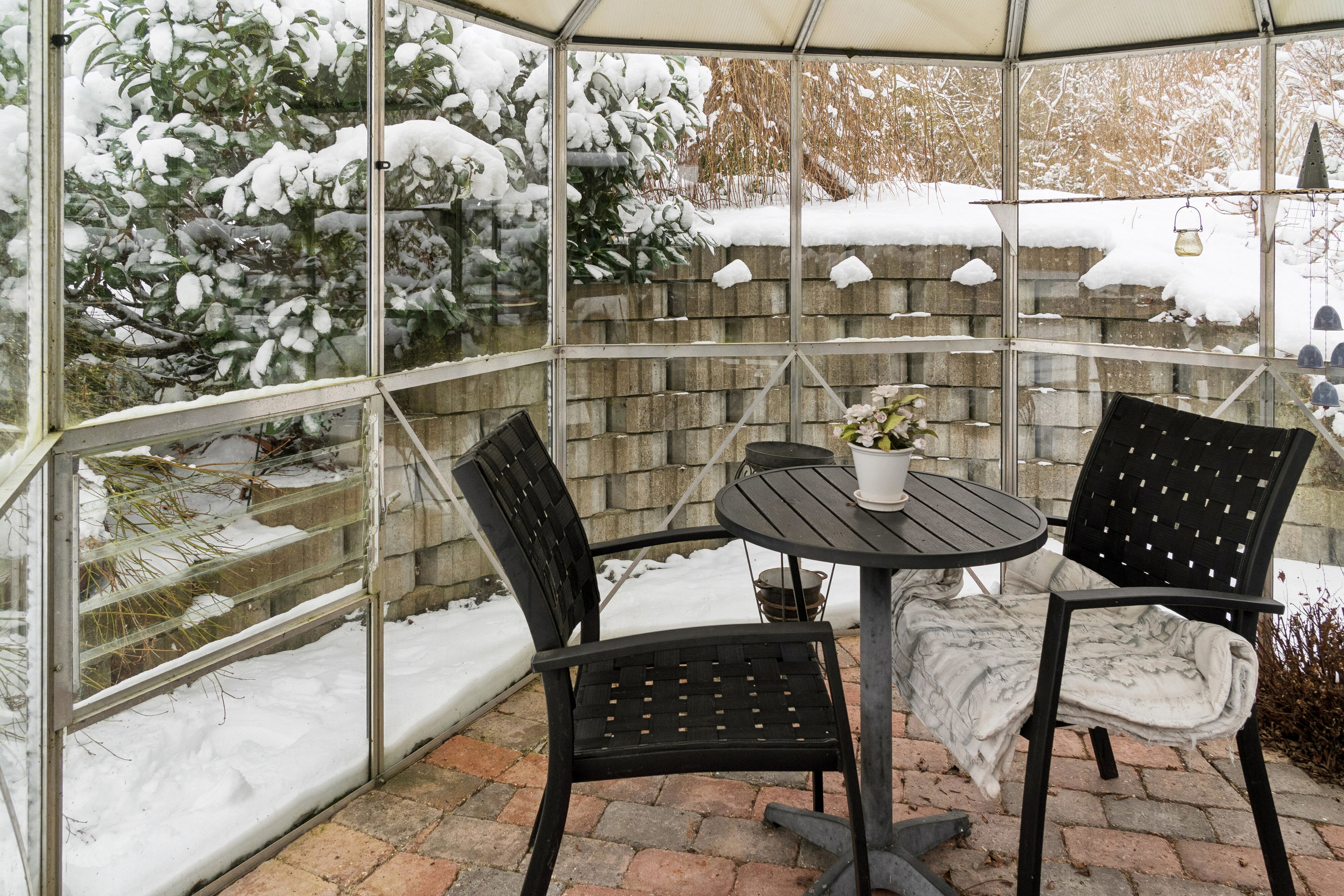 Fremhævet overdækket terrasse billede i fuldskærmstilstand. Billede af Møllegårdsvej 51B, 8600 Silkeborg