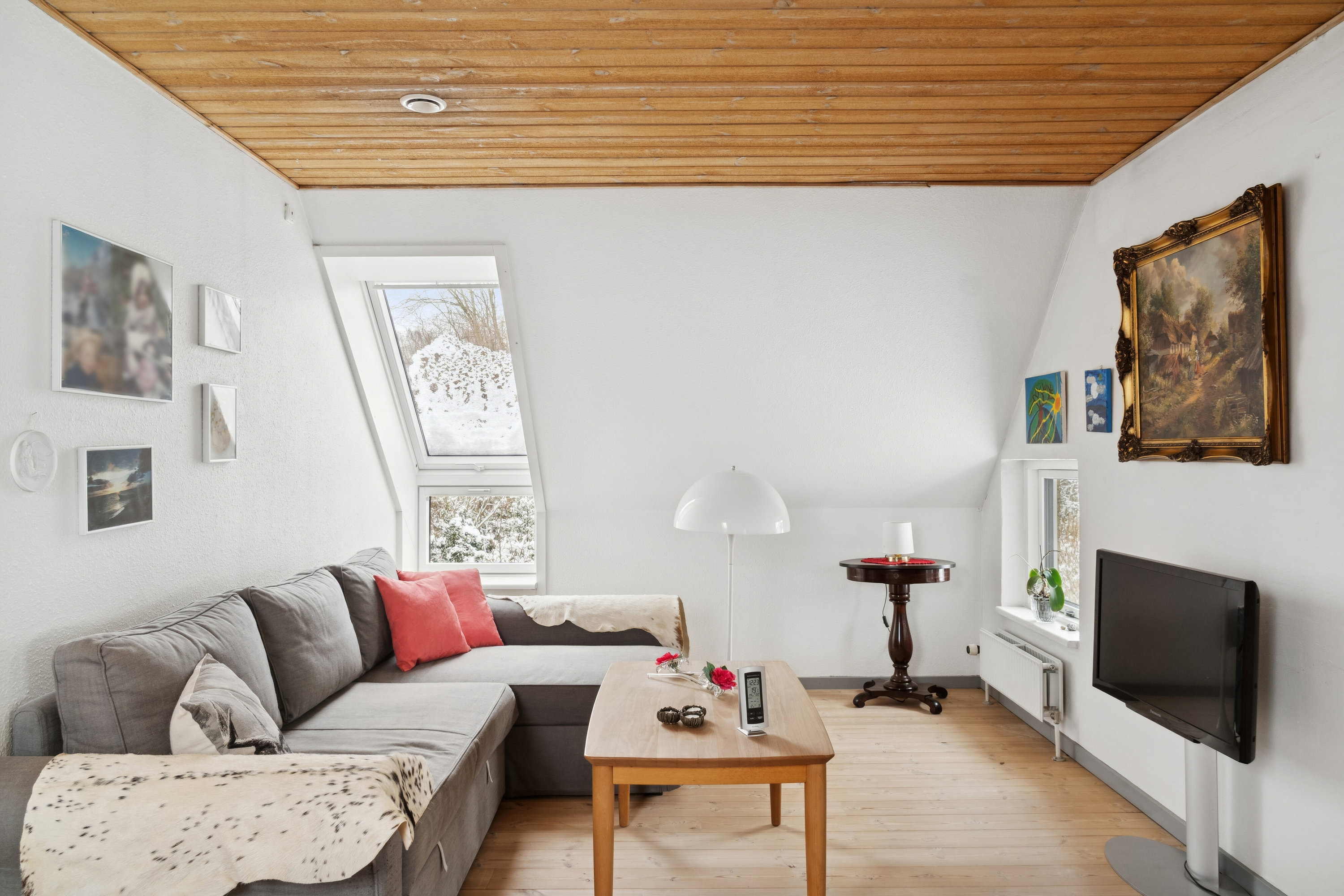 Fremhævet stue billede i fuldskærmstilstand. Billede af Møllegårdsvej 51B, 8600 Silkeborg