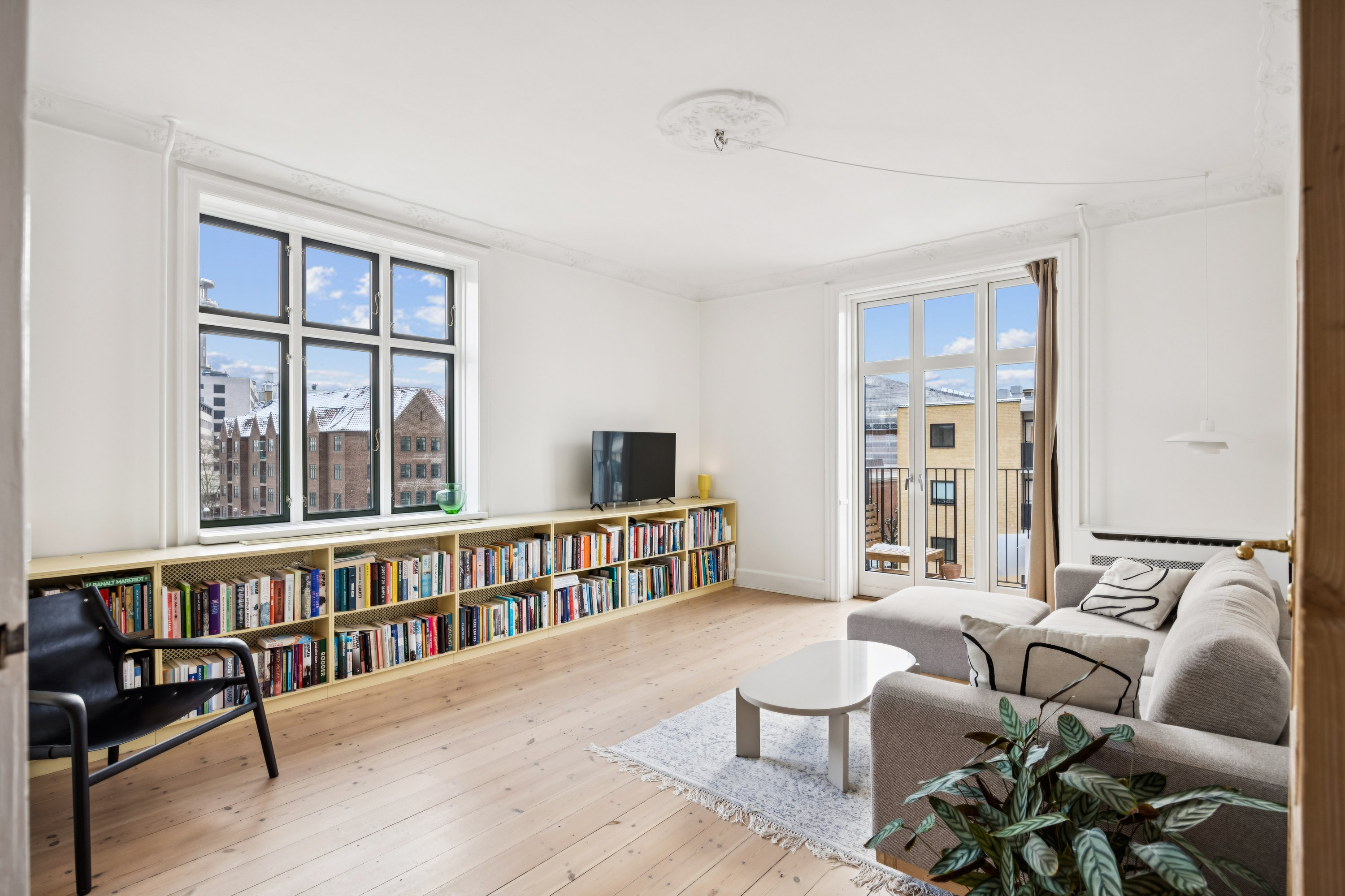 Fremhævet stue billede i fuldskærmstilstand. Billede af Borups Alle 112, 4. th., 2000 Frederiksberg