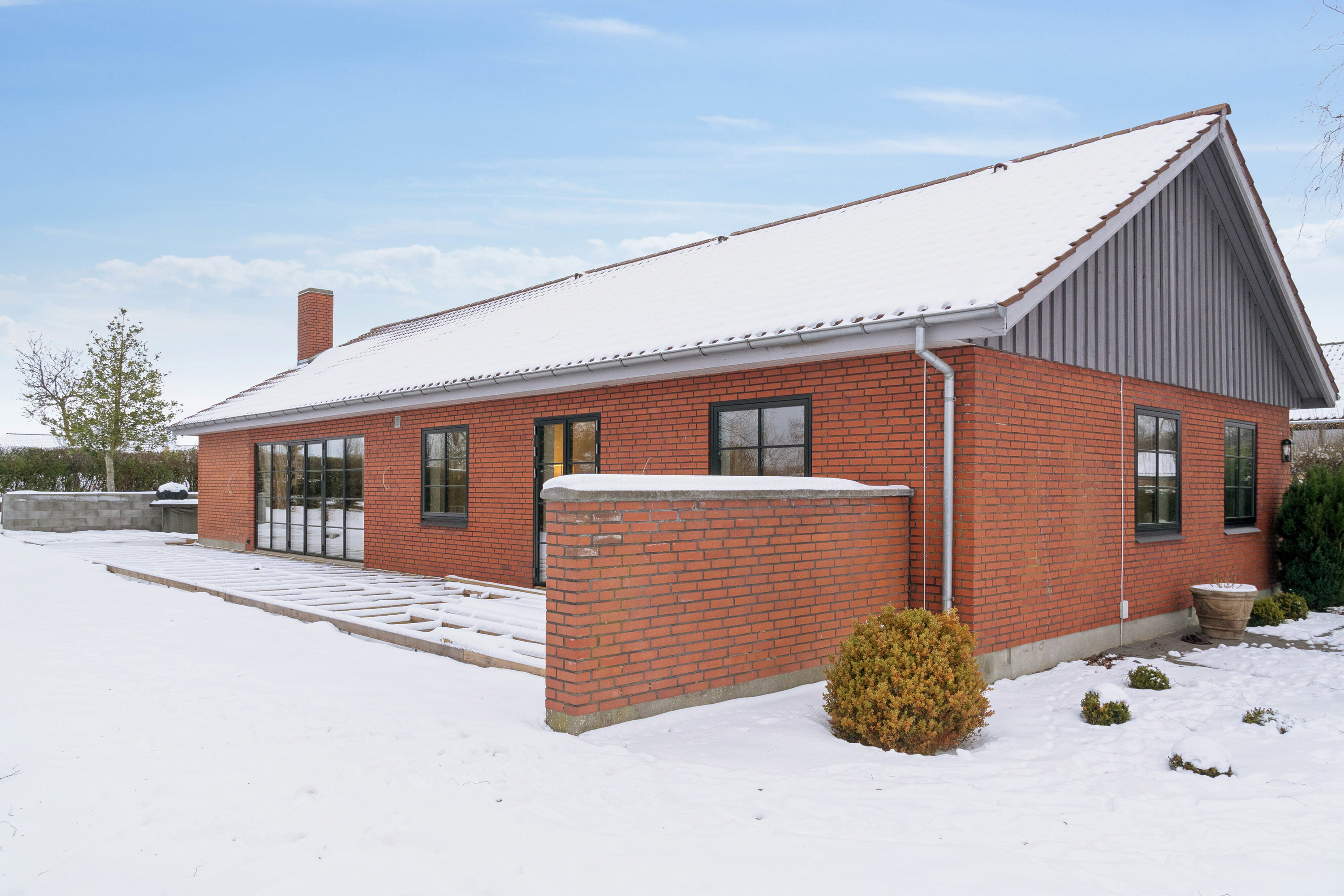 Fremhævet set fra haven billede i fuldskærmstilstand. Billede af Kærvænget 17, 8310 Tranbjerg J