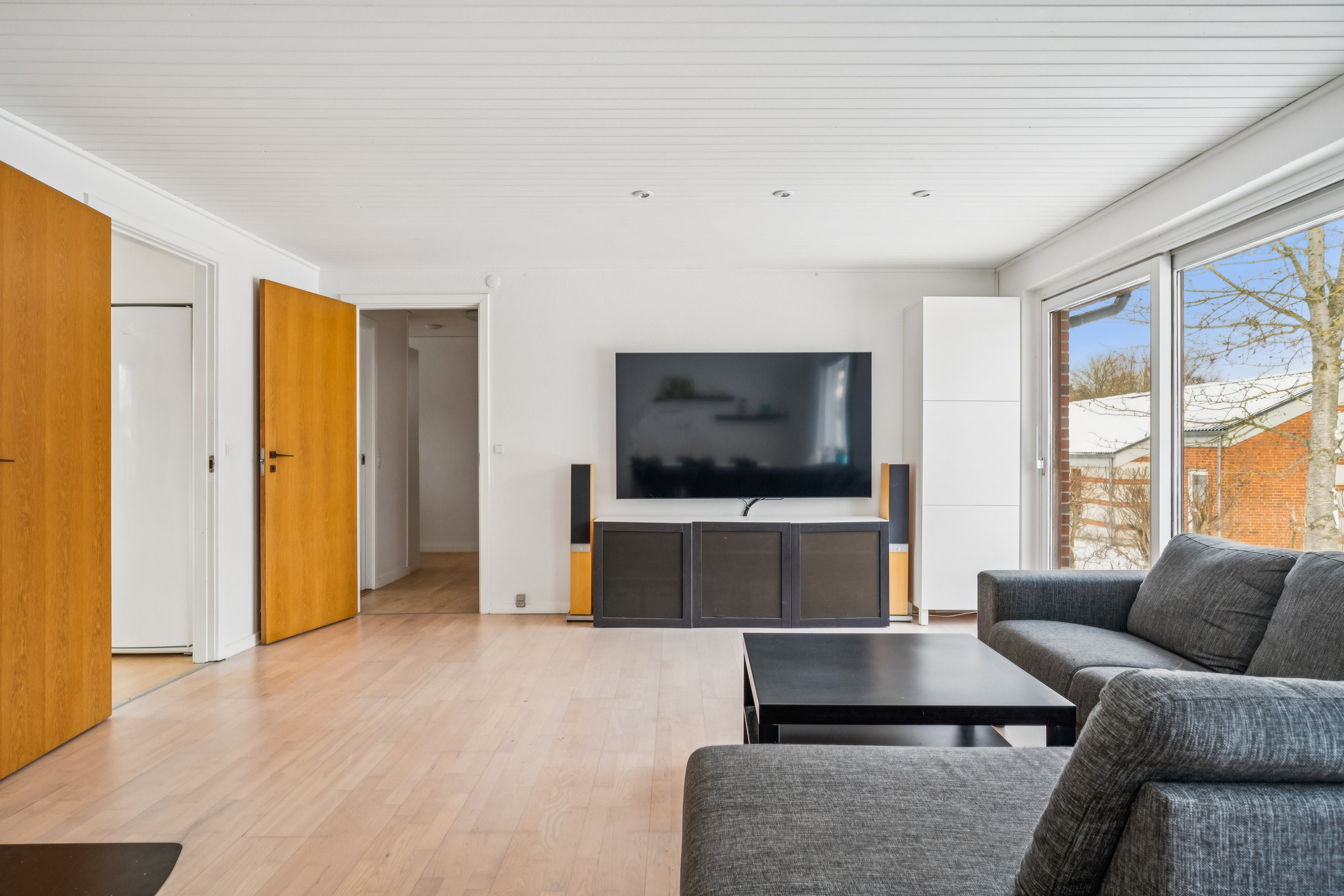 Fremhævet stue billede i fuldskærmstilstand. Billede af Ruholmsvej 15, Vitten, 8382 Hinnerup