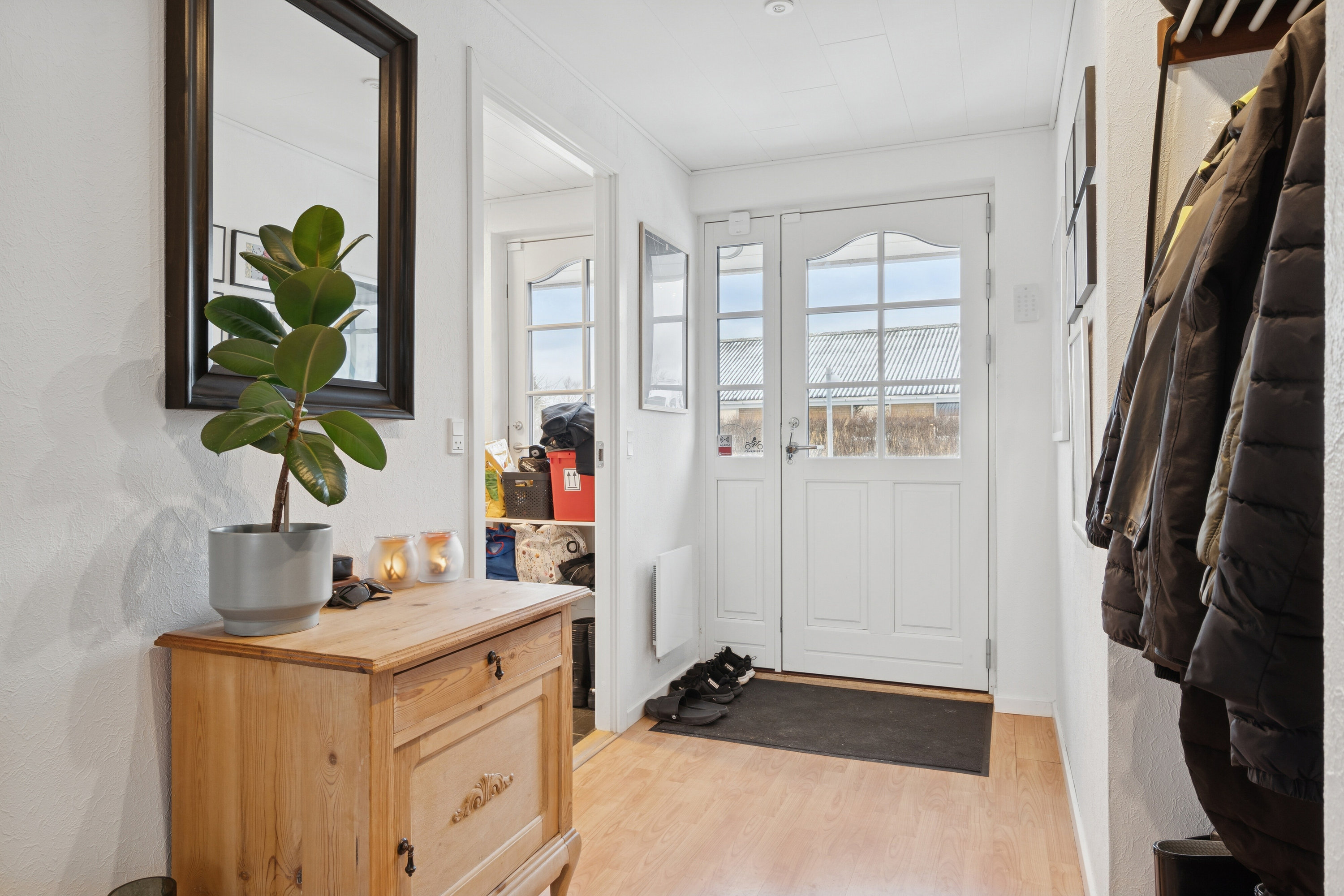 Fremhævet hall billede i fuldskærmstilstand. Billede af Fasanvej 15, Viemose, 4771 Kalvehave