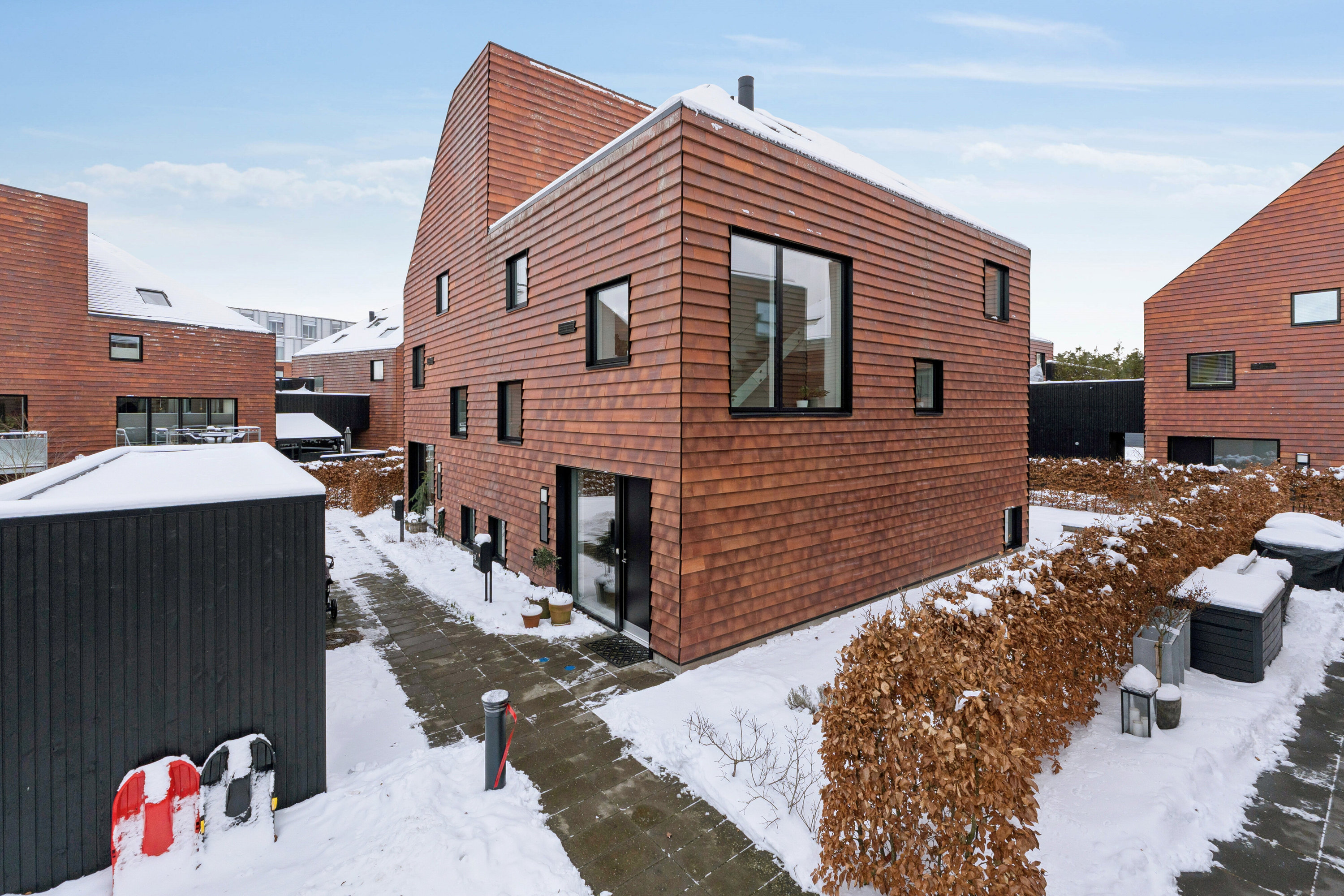 Fremhævet set fra vejen billede i fuldskærmstilstand. Billede af Thors Have 38, 8600 Silkeborg