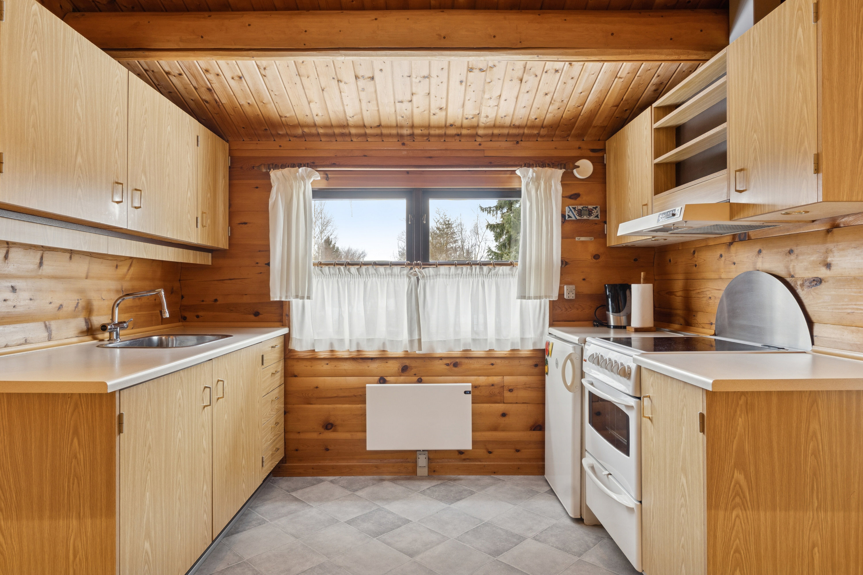 Fremhævet køkken billede i fuldskærmstilstand. Billede af Udmarken 6, 4400 Kalundborg