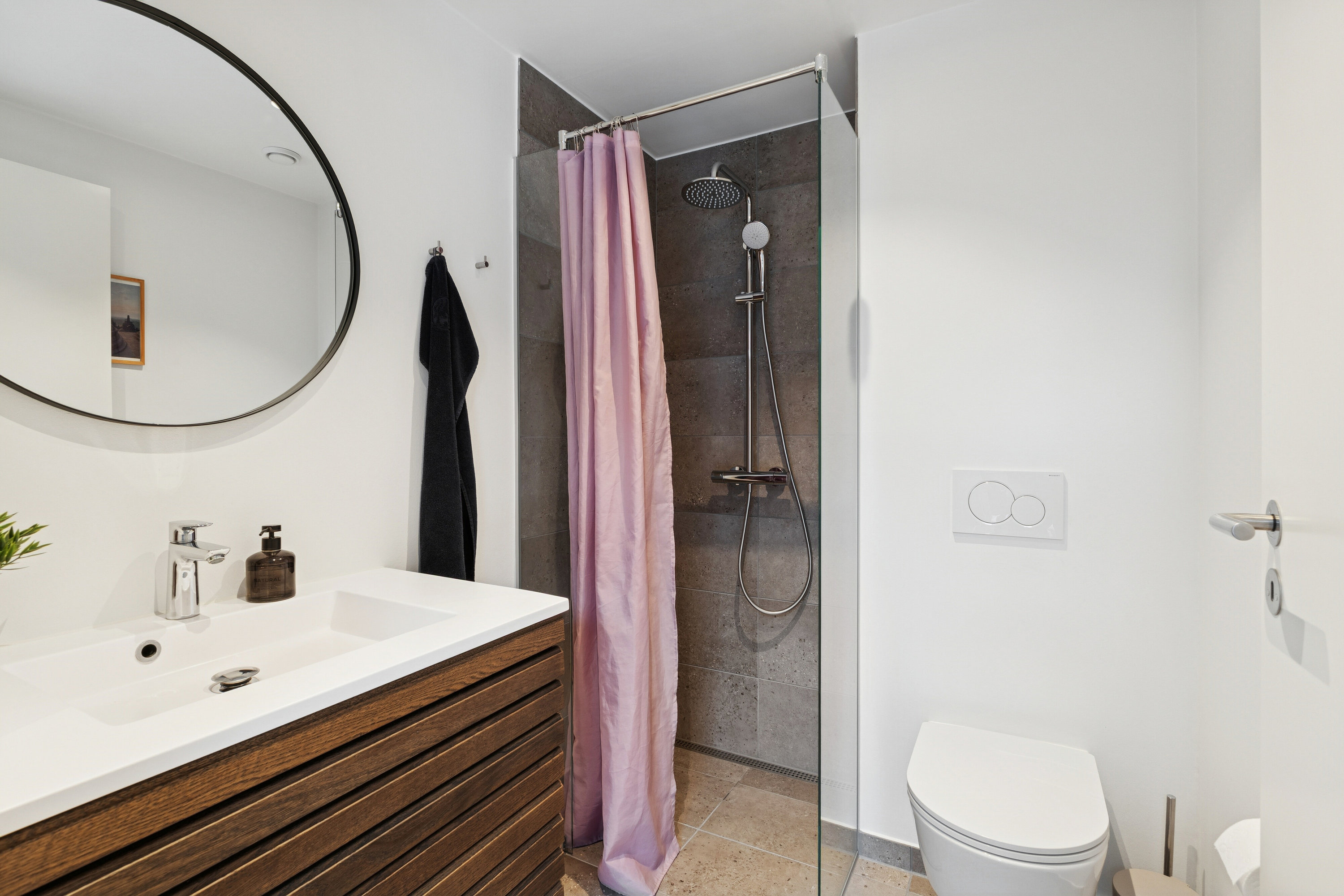 Fremhævet badeværelse billede i fuldskærmstilstand. Billede af Thors Have 38, 8600 Silkeborg