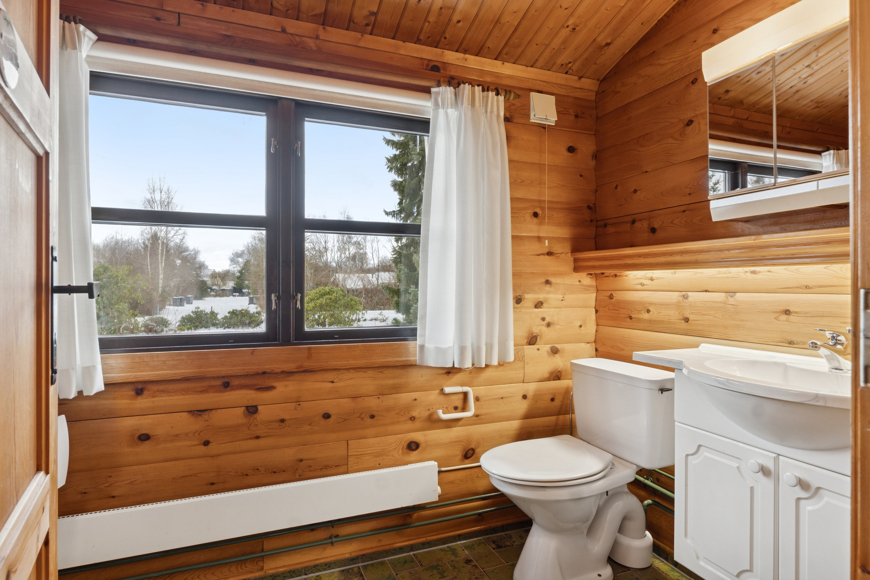 Fremhævet badeværelse billede i fuldskærmstilstand. Billede af Udmarken 6, 4400 Kalundborg