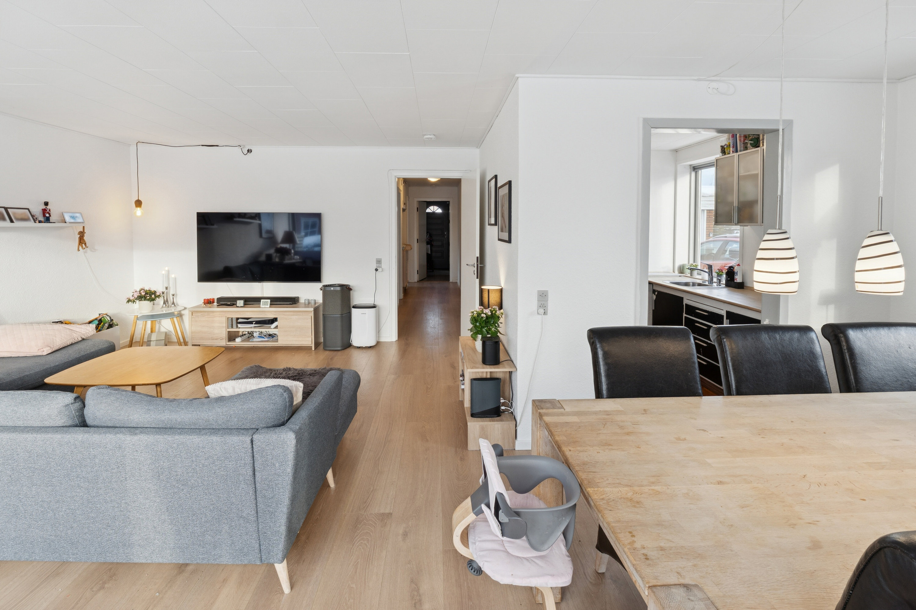 Fremhævet stue billede i fuldskærmstilstand. Billede af Virkelyst 47, 9800 Hjørring