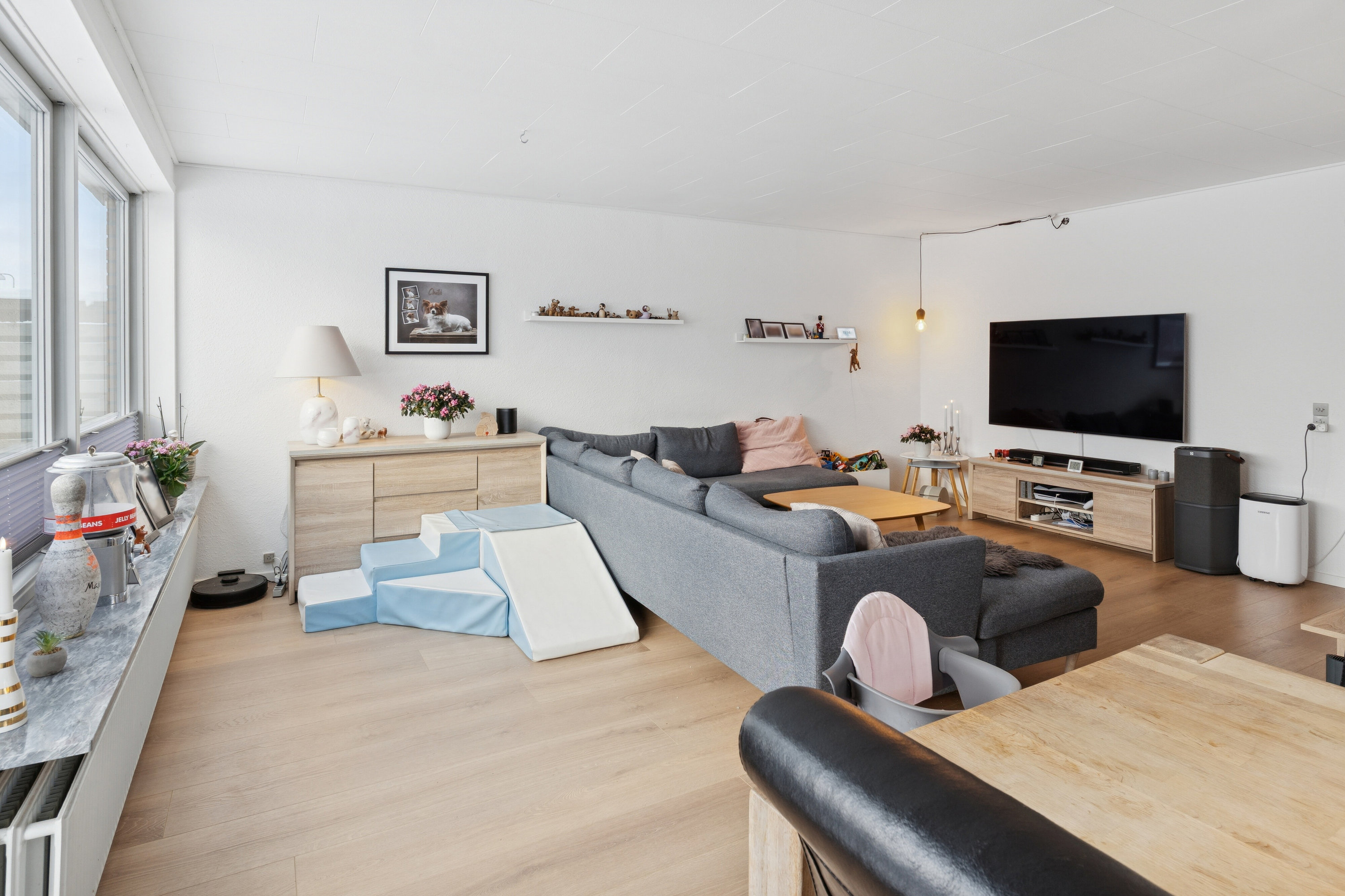 Fremhævet stue billede i fuldskærmstilstand. Billede af Virkelyst 47, 9800 Hjørring