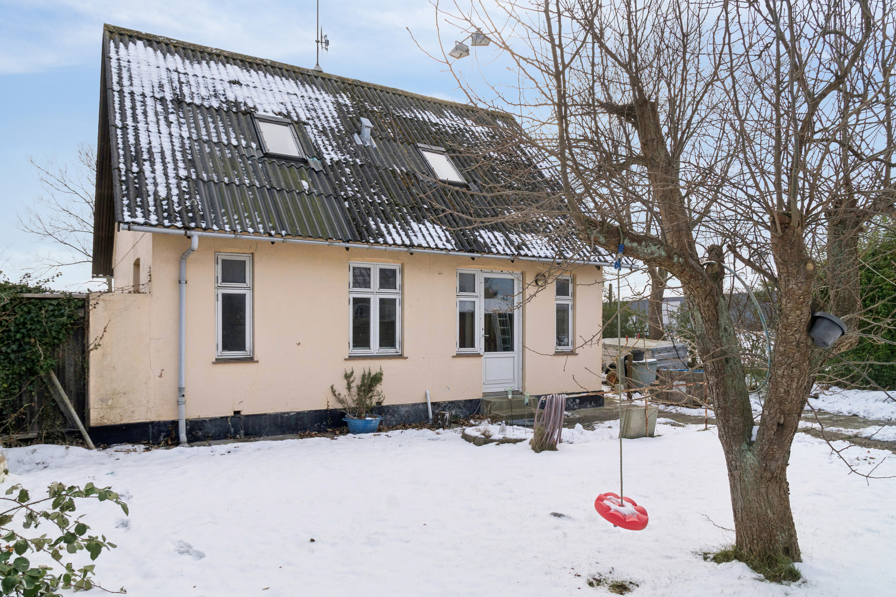 Miniaturebillede 2: udendørs. Billede af Henriks Alle 8, 4400 Kalundborg