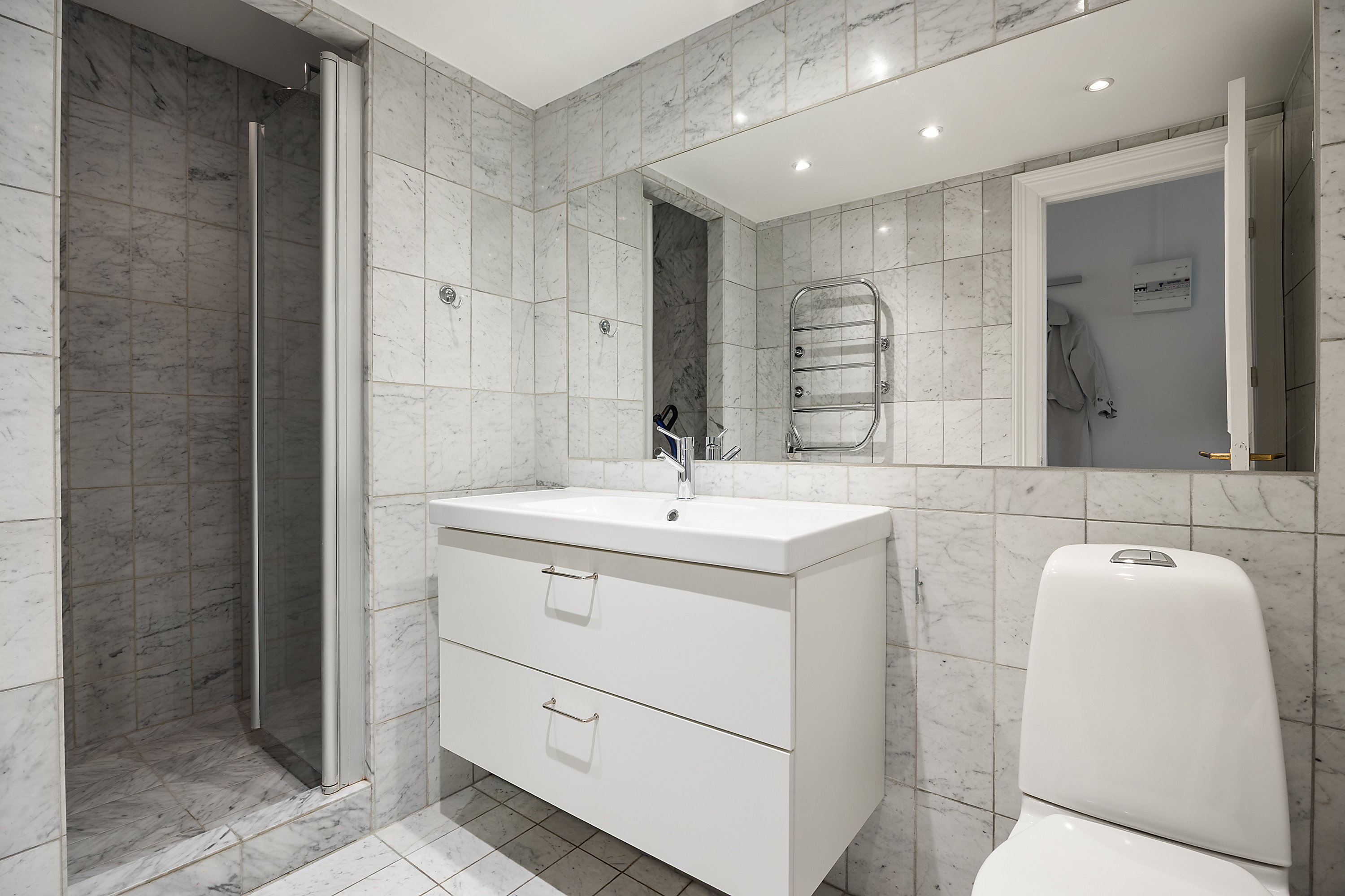 Fremhævet badeværelse billede i fuldskærmstilstand. Billede af Åbenrå 10, 3. 12., 1124 København K