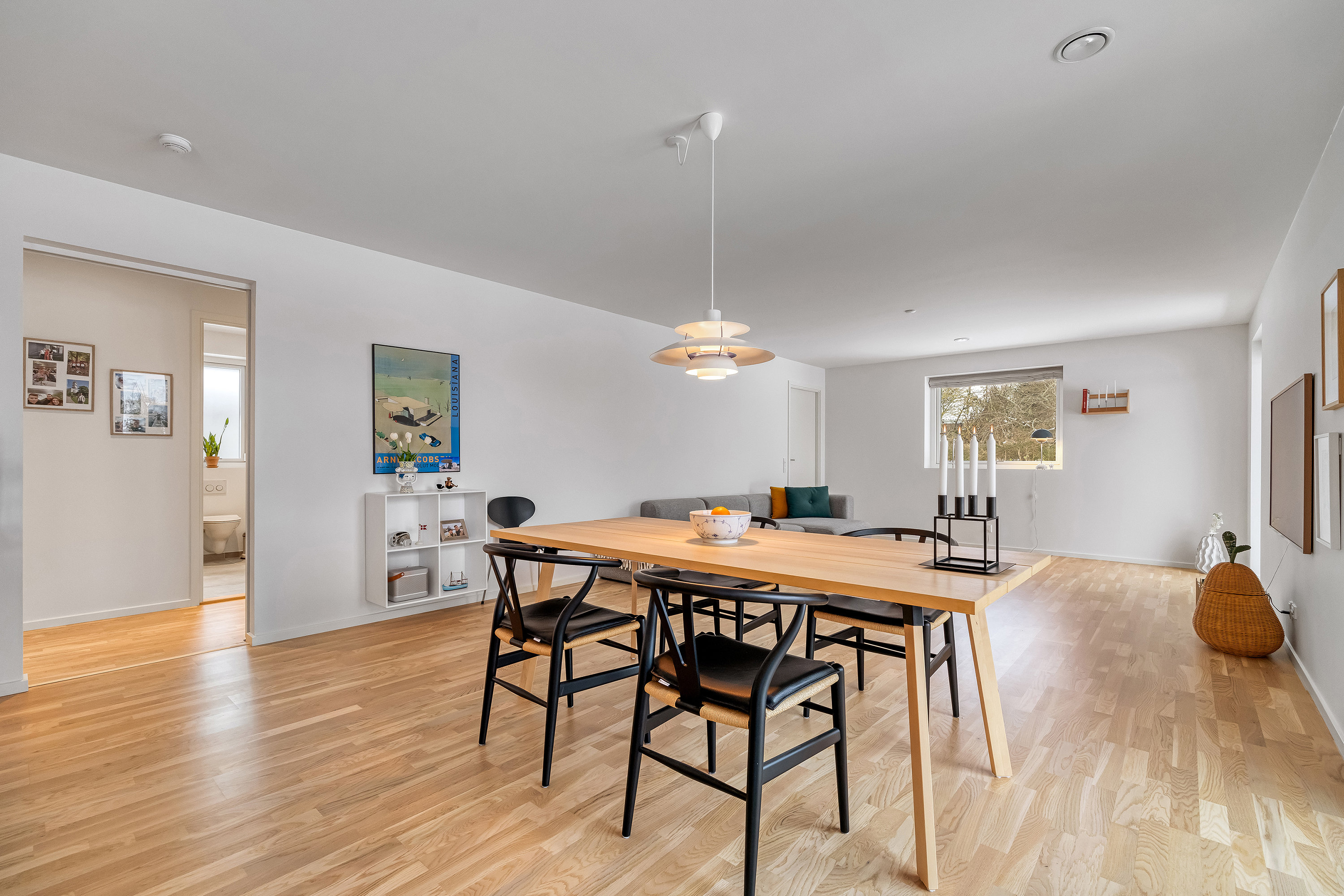 Fremhævet stue billede i fuldskærmstilstand. Billede af Kroghøjgårdsvej 2, Jordhøj, 3550 Slangerup