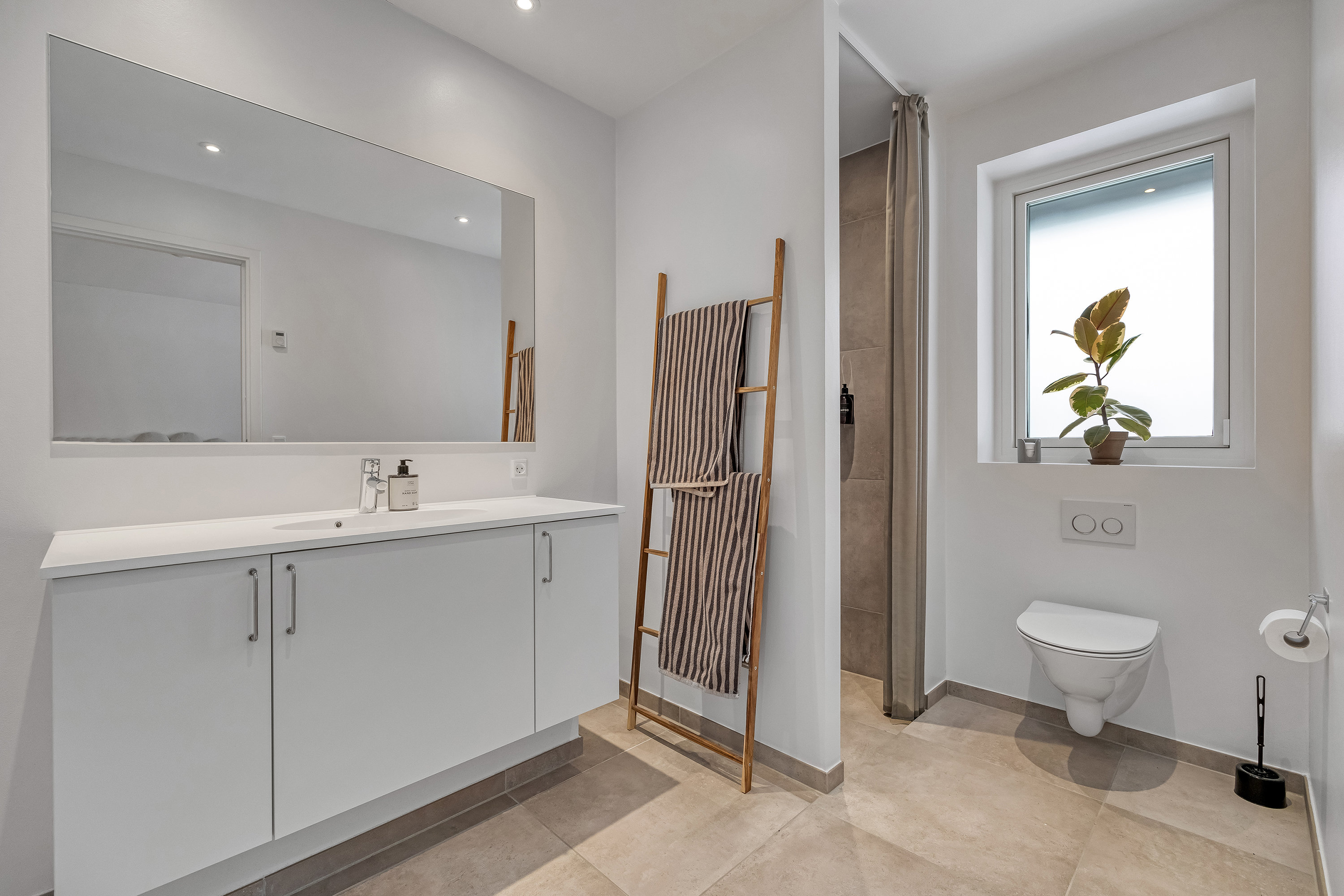 Fremhævet badeværelse billede i fuldskærmstilstand. Billede af Kroghøjgårdsvej 2, Jordhøj, 3550 Slangerup