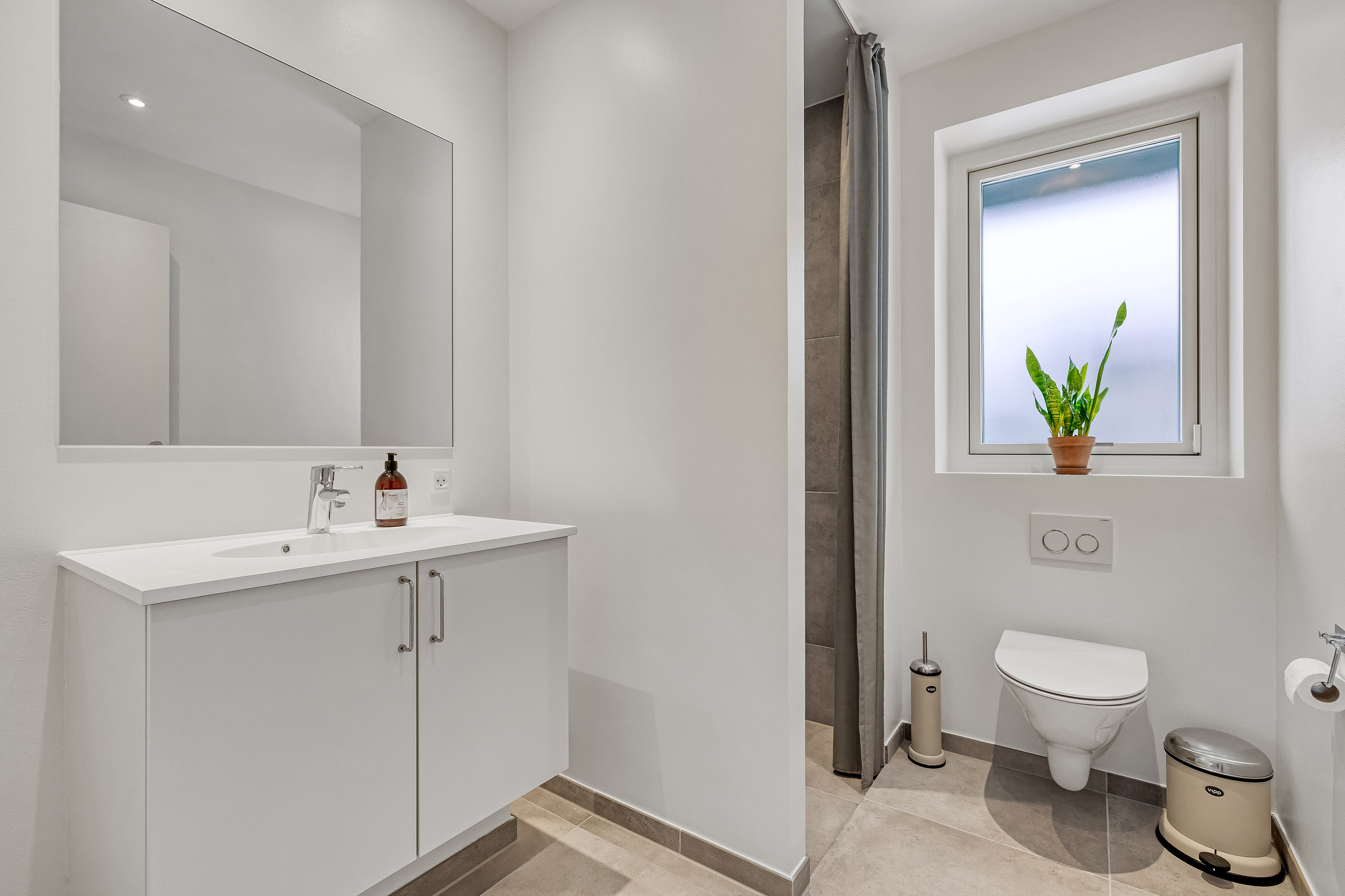 Fremhævet badeværelse billede i fuldskærmstilstand. Billede af Kroghøjgårdsvej 2, Jordhøj, 3550 Slangerup