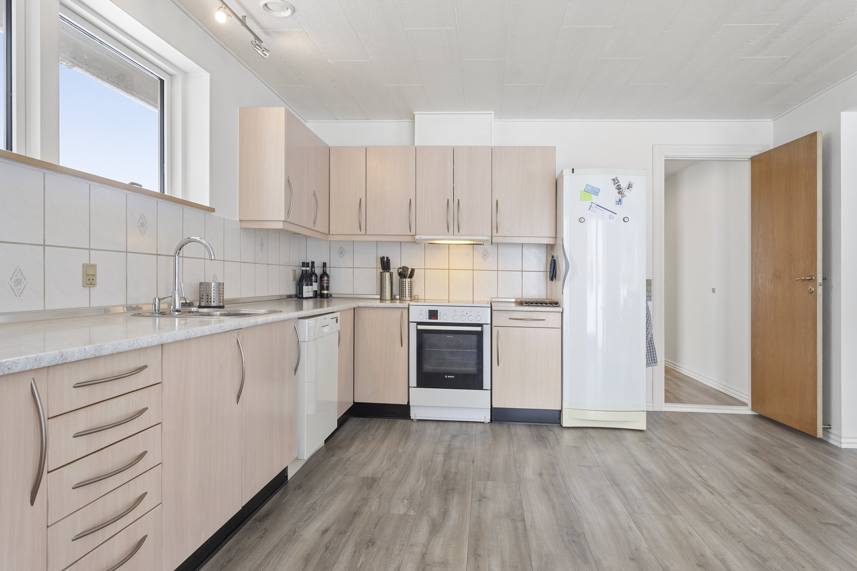 Fremhævet køkken billede i fuldskærmstilstand. Billede af Løthvej 199, Lendum, 9870 Sindal