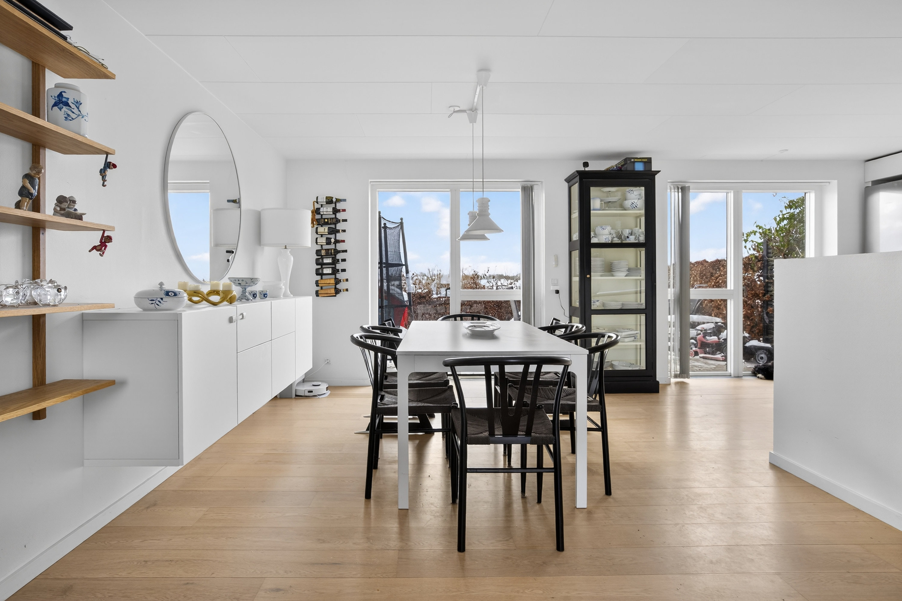 Fremhævet spisestue billede i fuldskærmstilstand. Billede af Kong Knuds Park 22, 2765 Smørum