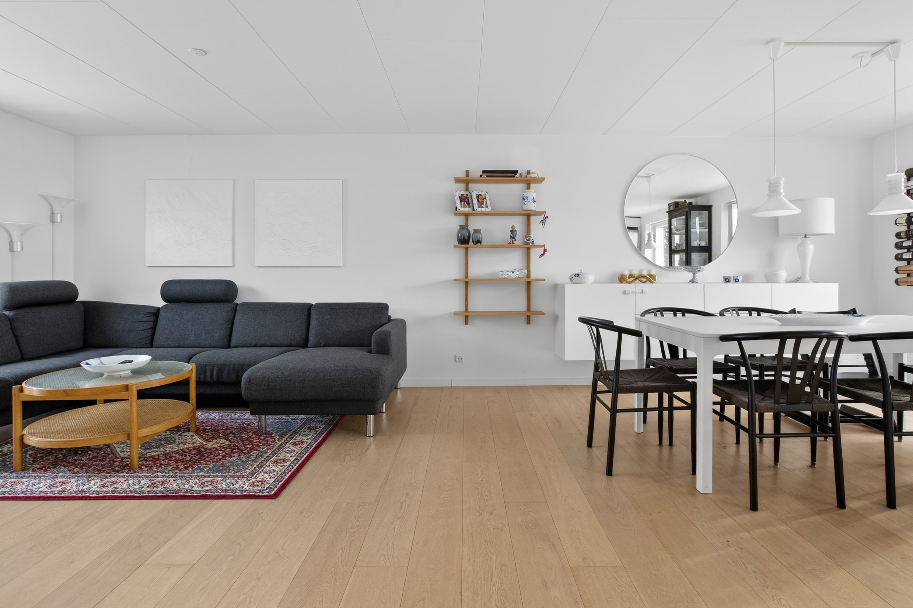 Fremhævet stue billede i fuldskærmstilstand. Billede af Kong Knuds Park 22, 2765 Smørum