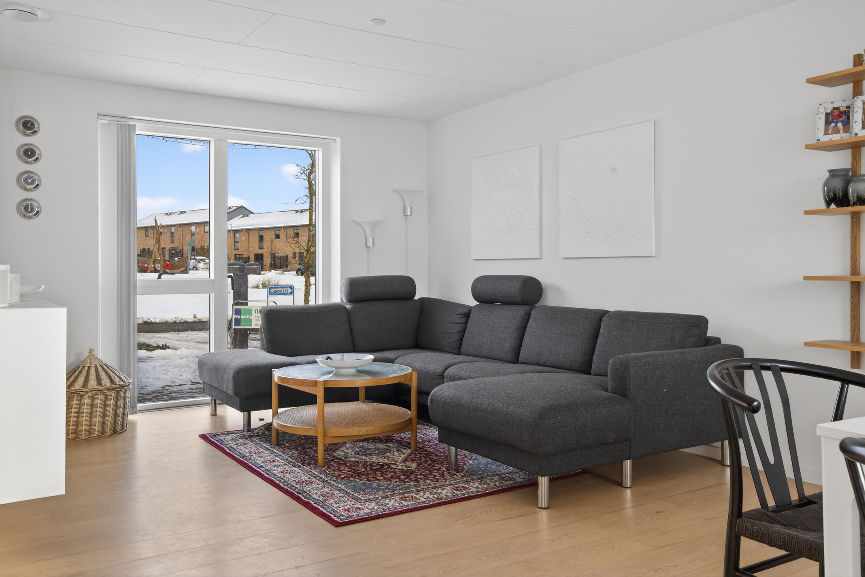 Fremhævet stue billede i fuldskærmstilstand. Billede af Kong Knuds Park 22, 2765 Smørum