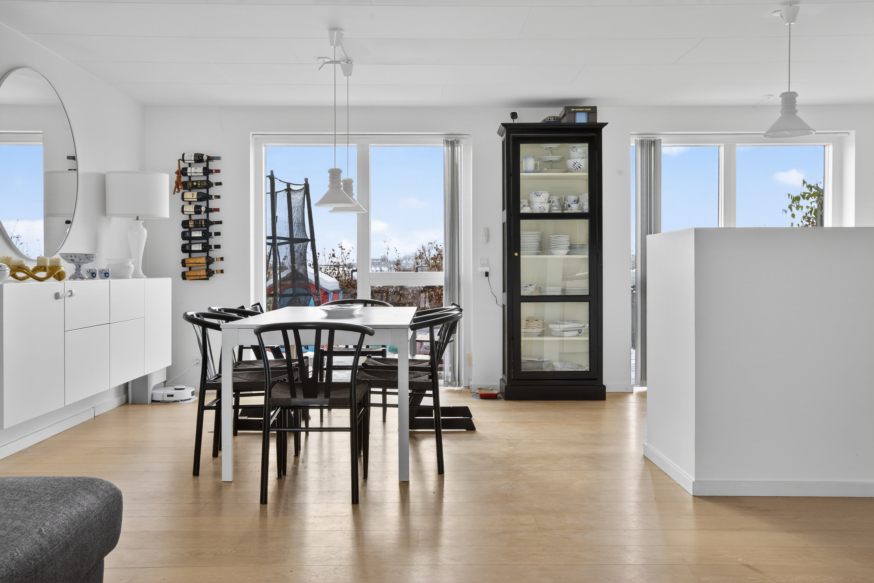 Fremhævet spisestue billede i fuldskærmstilstand. Billede af Kong Knuds Park 22, 2765 Smørum