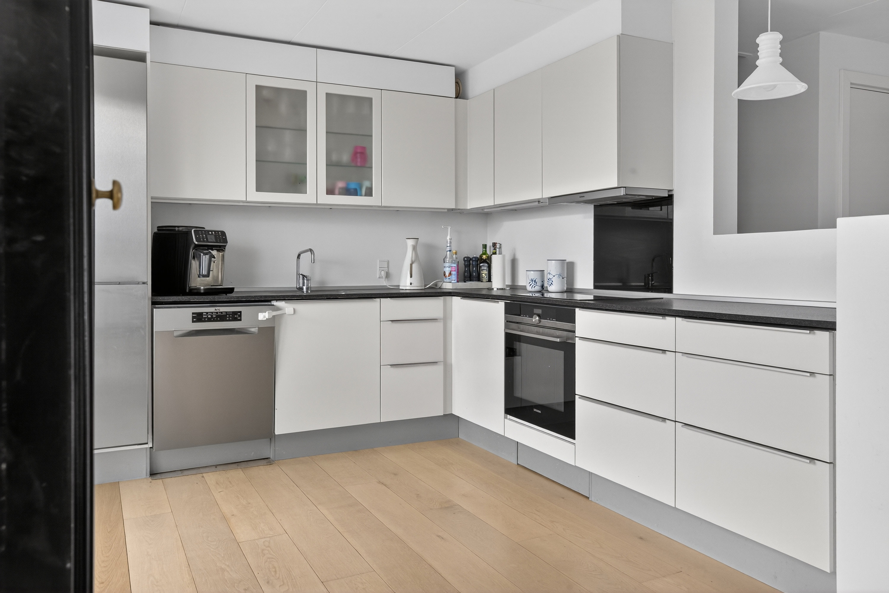 Fremhævet køkken billede i fuldskærmstilstand. Billede af Kong Knuds Park 22, 2765 Smørum