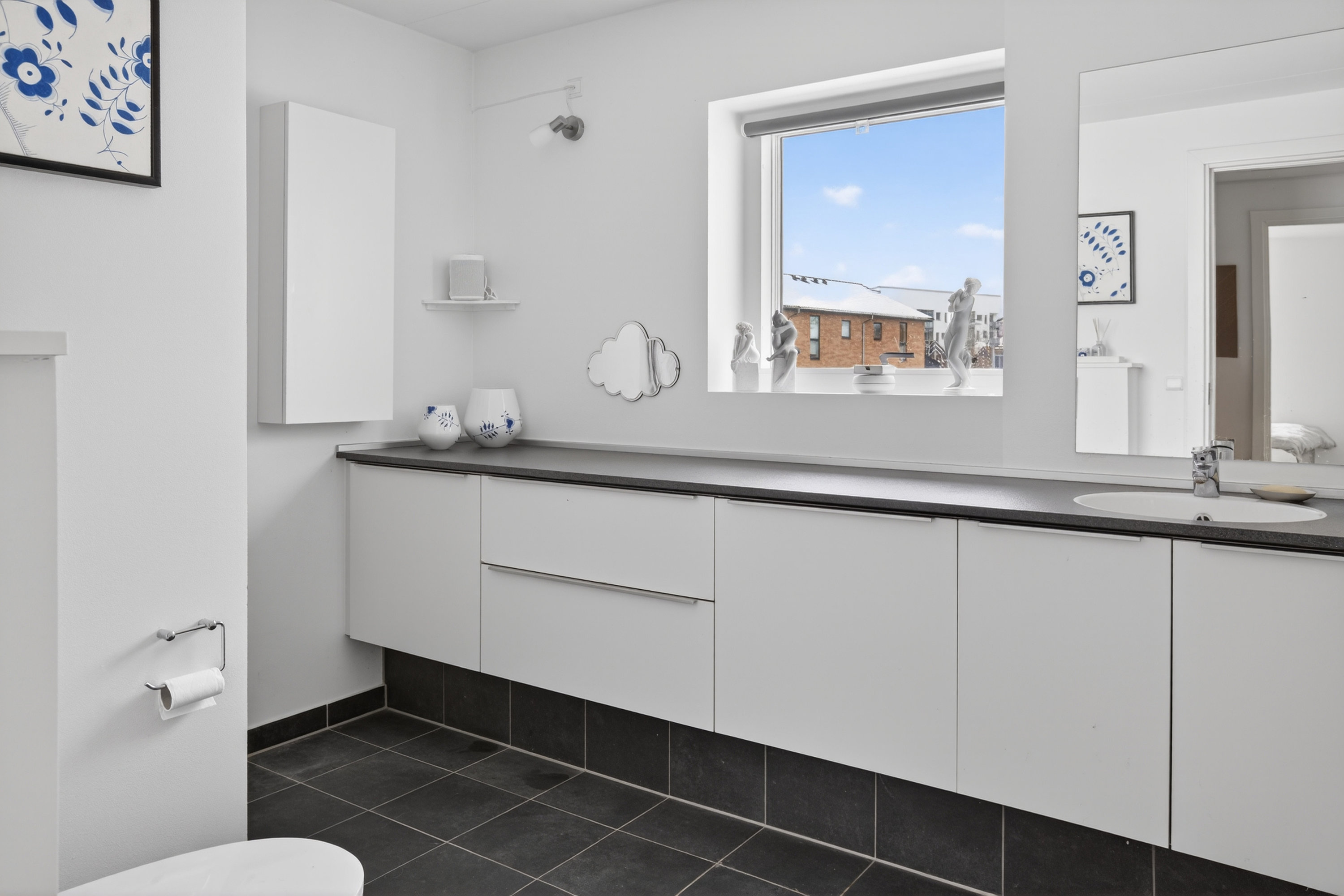 Fremhævet bad billede i fuldskærmstilstand. Billede af Kong Knuds Park 22, 2765 Smørum