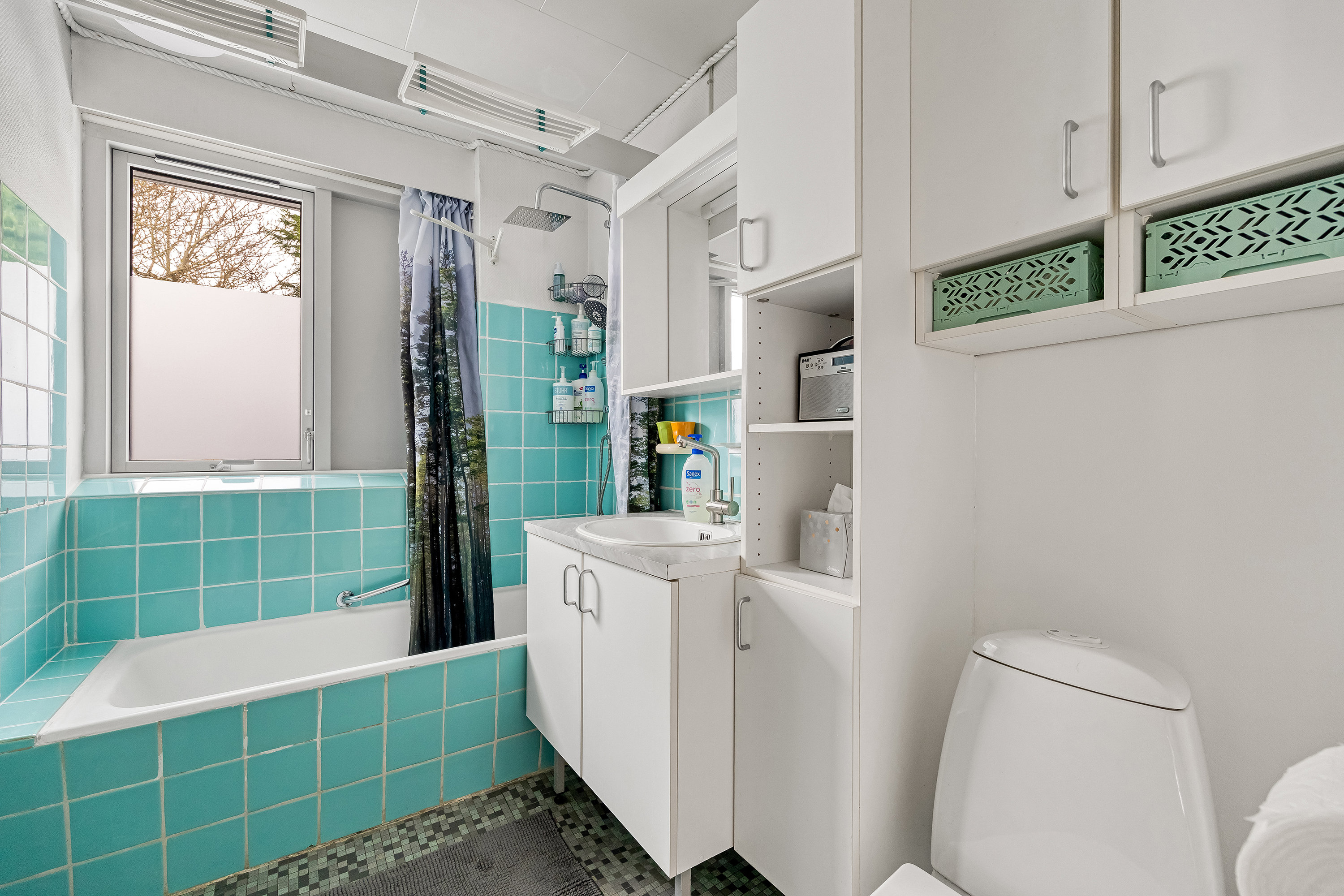 Fremhævet badeværelse billede i fuldskærmstilstand. Billede af Vibevej 5, 3660 Stenløse