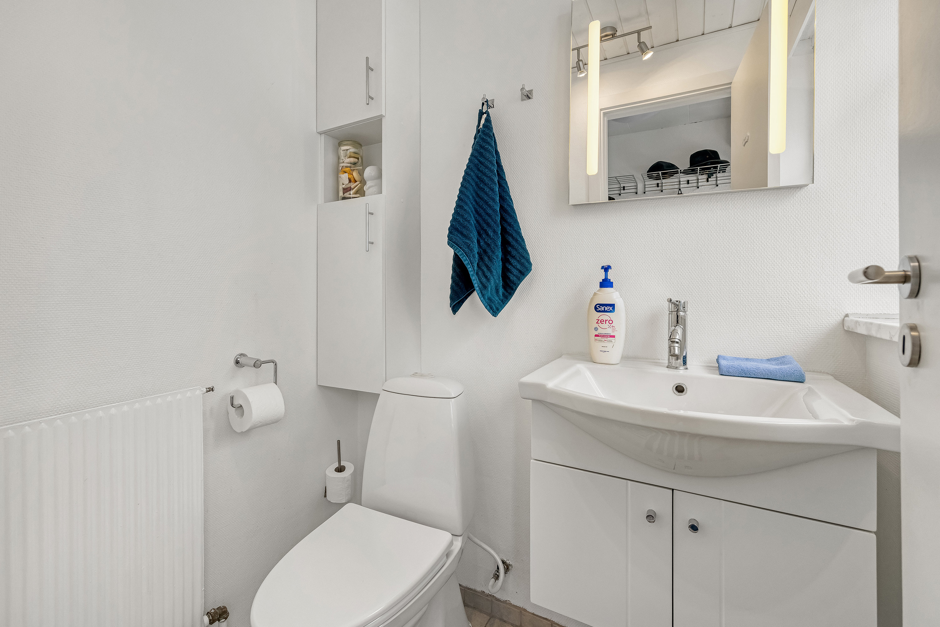 Fremhævet toilet billede i fuldskærmstilstand. Billede af Vibevej 5, 3660 Stenløse