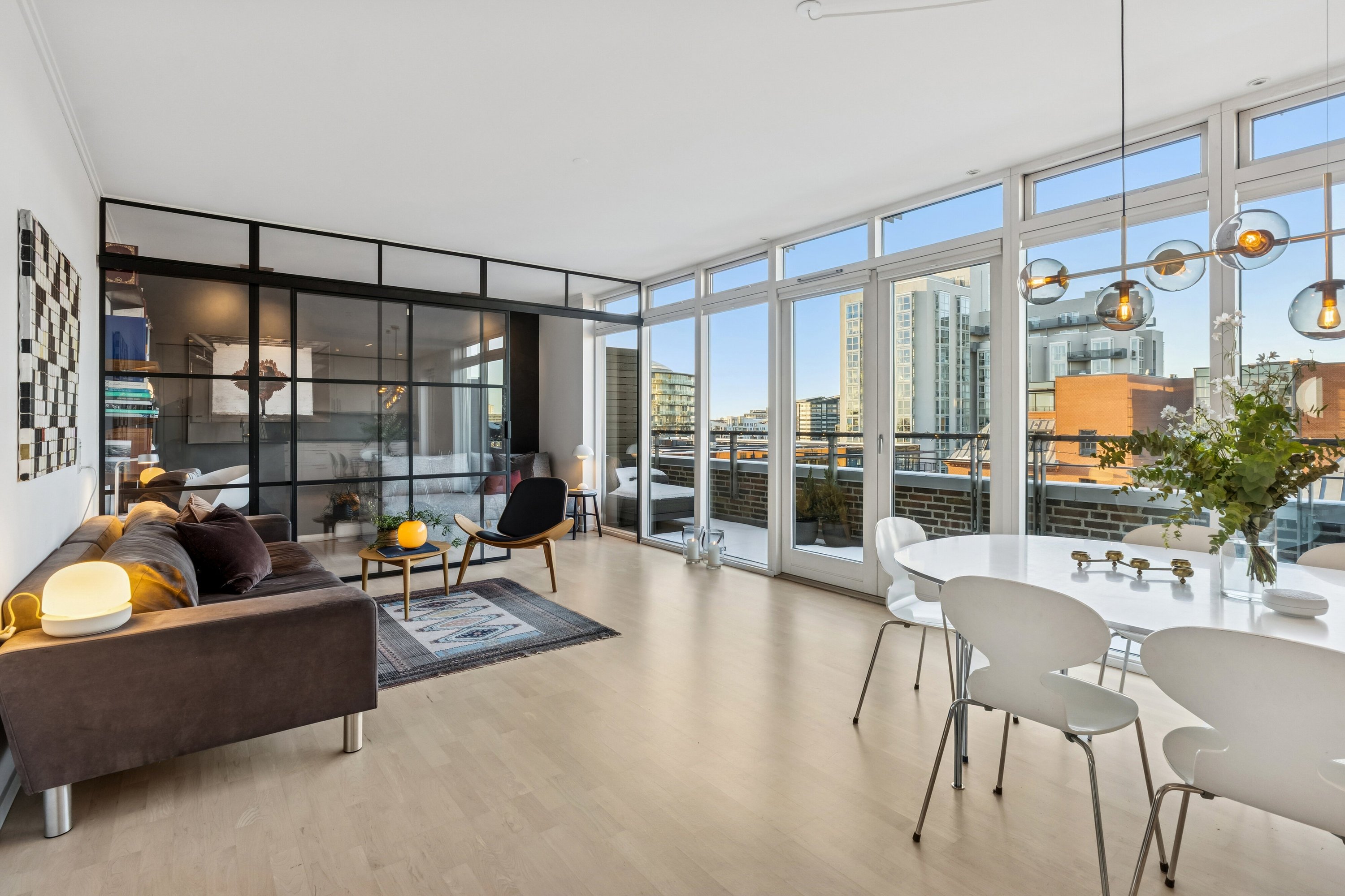 Fremhævet stue billede i fuldskærmstilstand. Billede af Erik Eriksens Gade 9, 6. tv., 2300 København S