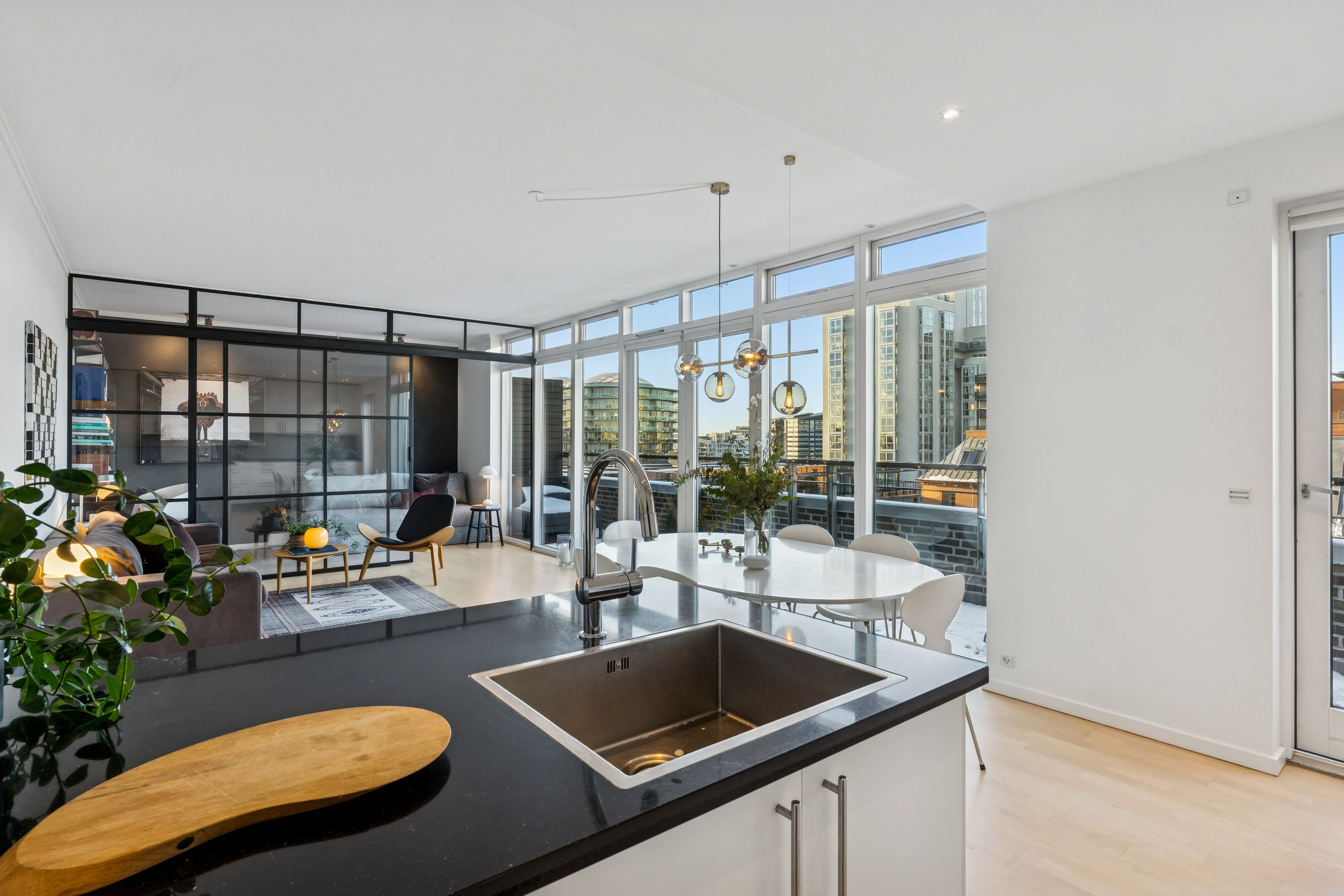 Fremhævet køkken billede i fuldskærmstilstand. Billede af Erik Eriksens Gade 9, 6. tv., 2300 København S