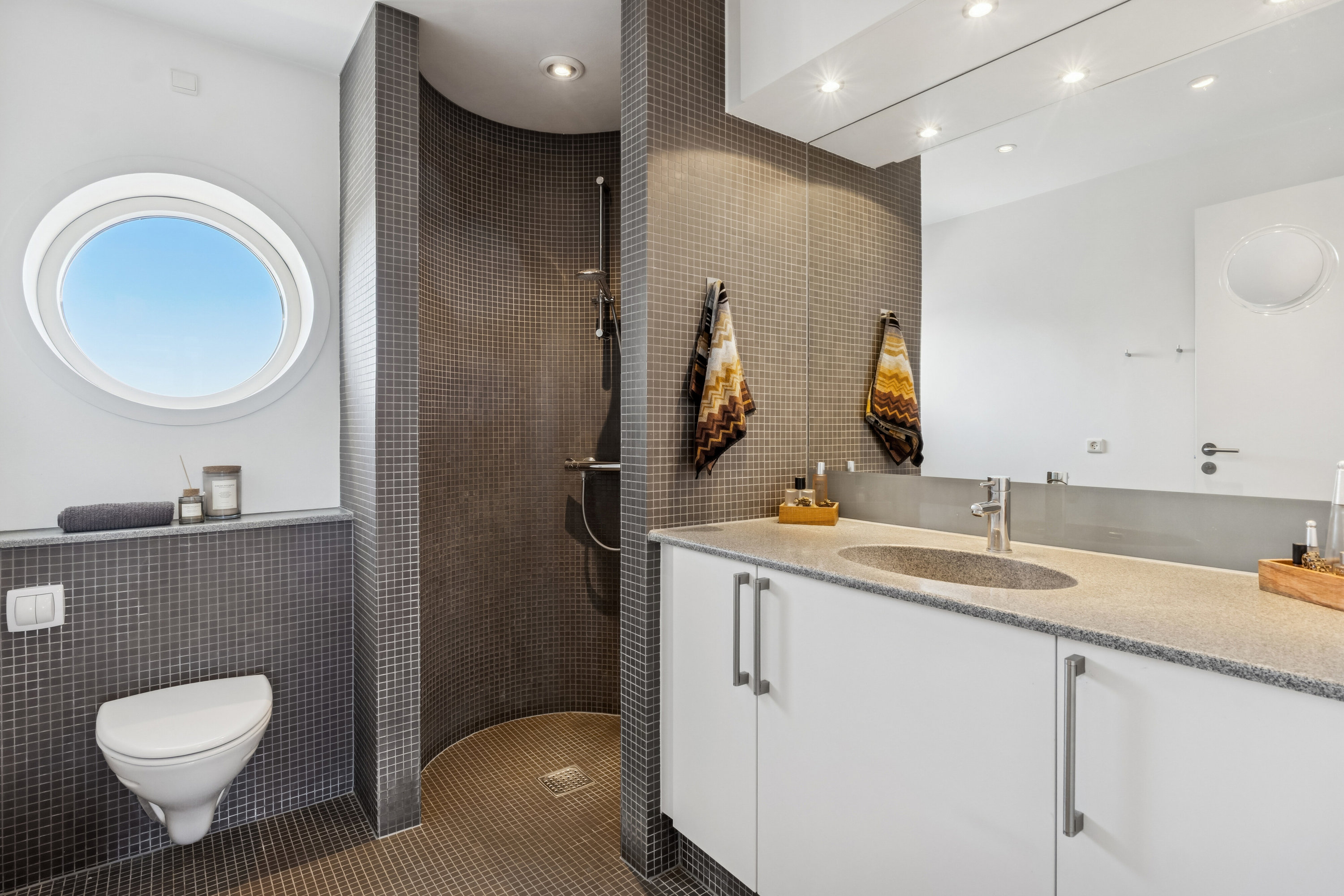 Fremhævet badeværelse billede i fuldskærmstilstand. Billede af Erik Eriksens Gade 9, 6. tv., 2300 København S