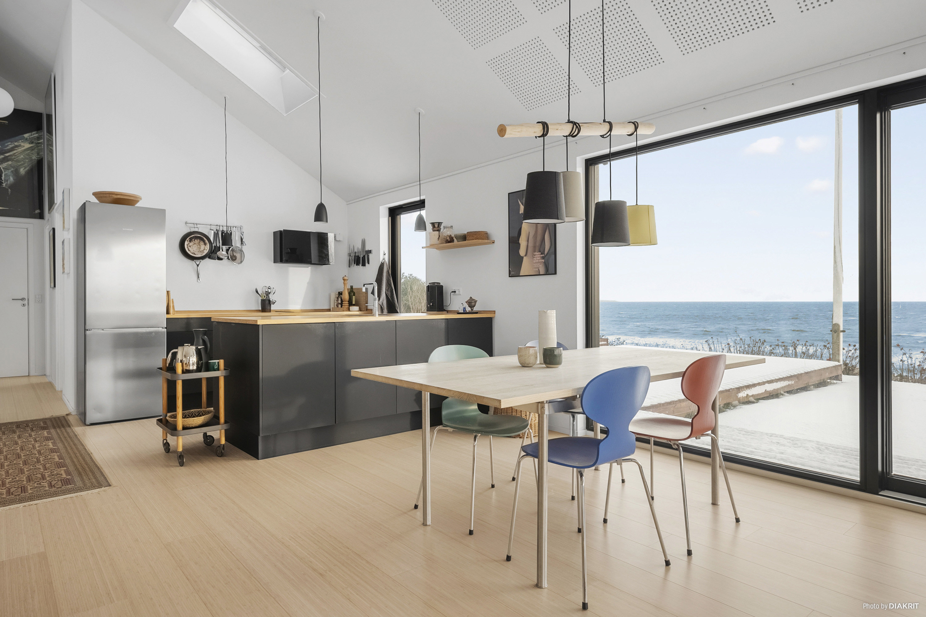 Fremhævet køkken billede i fuldskærmstilstand. Billede af Kystvejen 102, Rude Strand, 8300 Odder