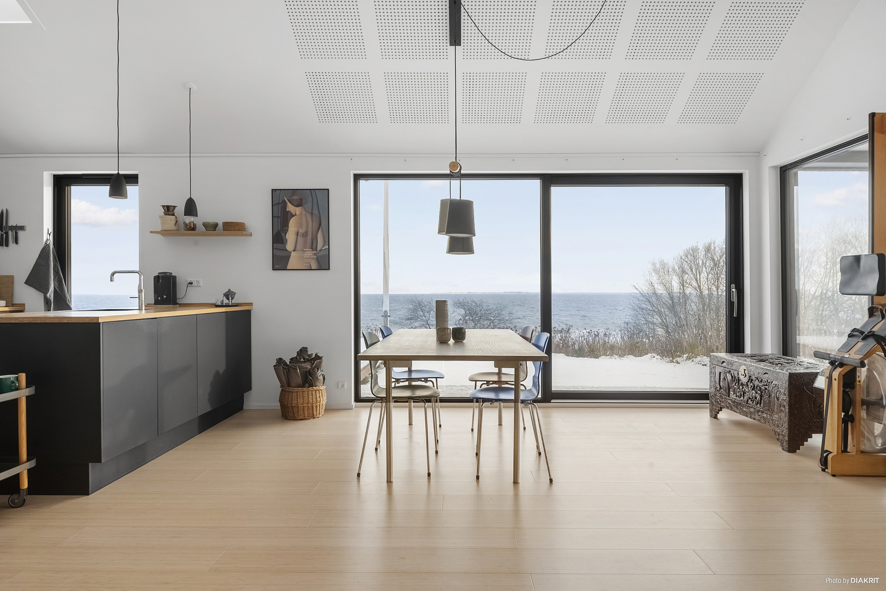 Fremhævet køkken billede i fuldskærmstilstand. Billede af Kystvejen 102, Rude Strand, 8300 Odder