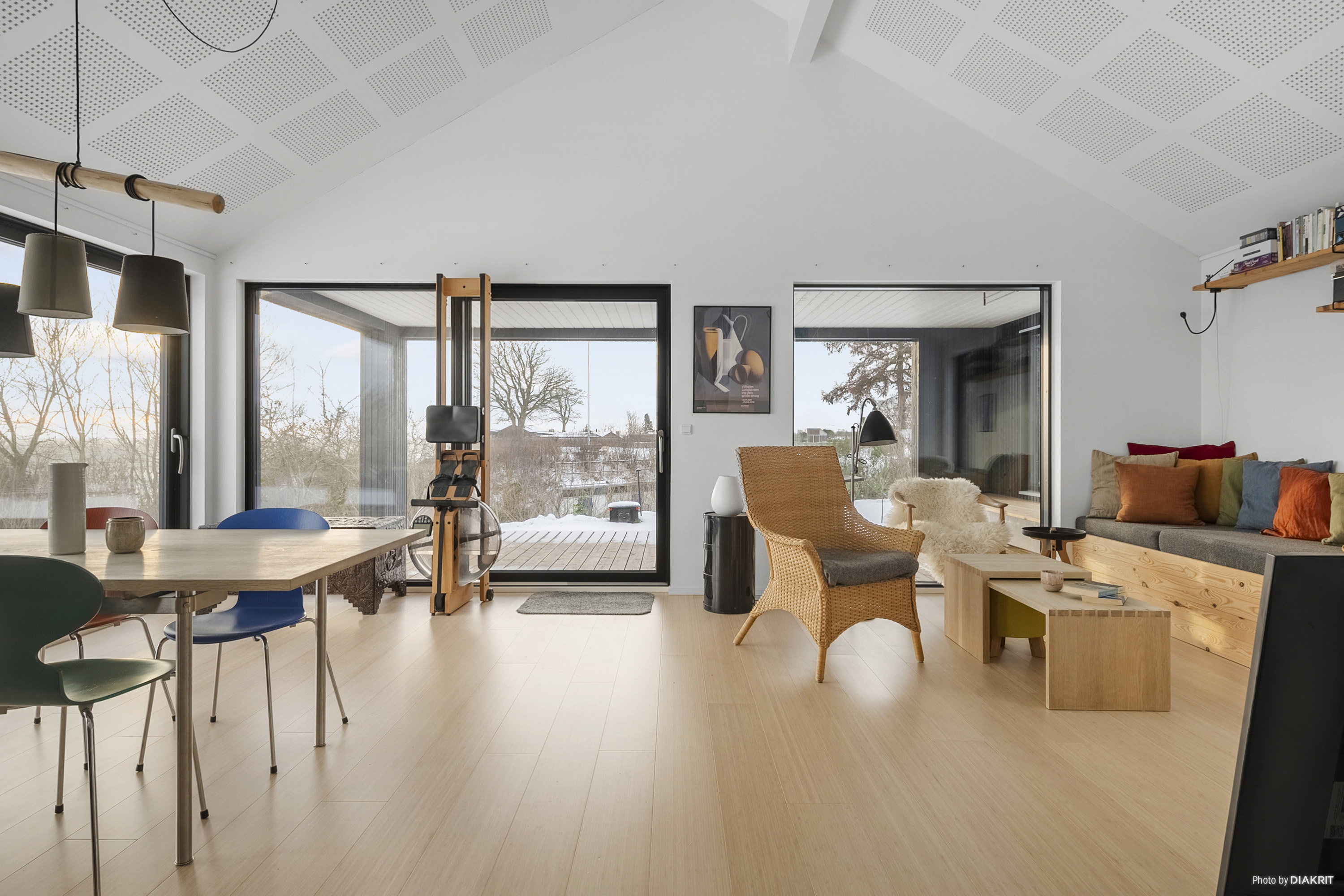 Fremhævet stue billede i fuldskærmstilstand. Billede af Kystvejen 102, Rude Strand, 8300 Odder