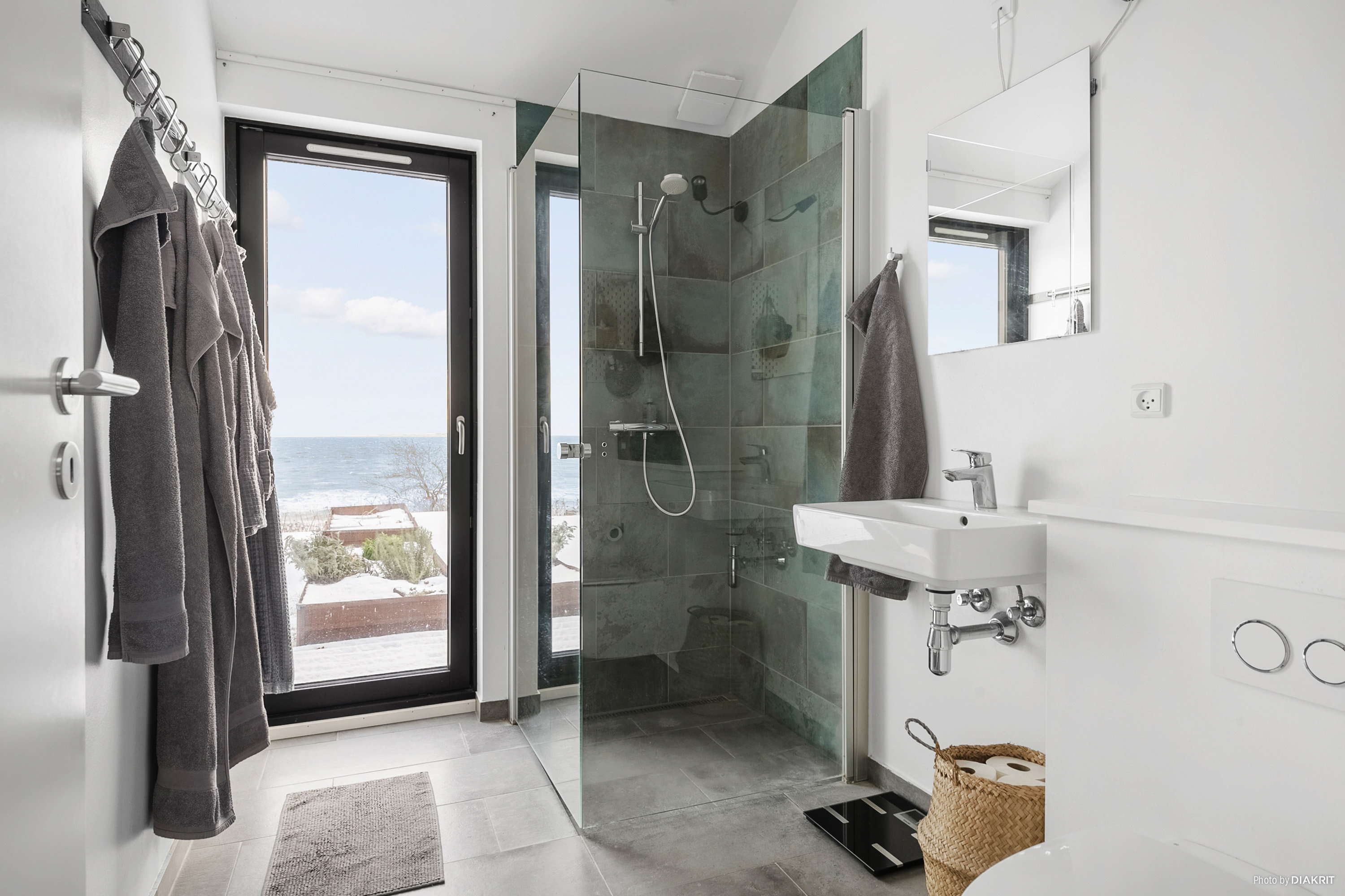 Fremhævet badeværelse billede i fuldskærmstilstand. Billede af Kystvejen 102, Rude Strand, 8300 Odder