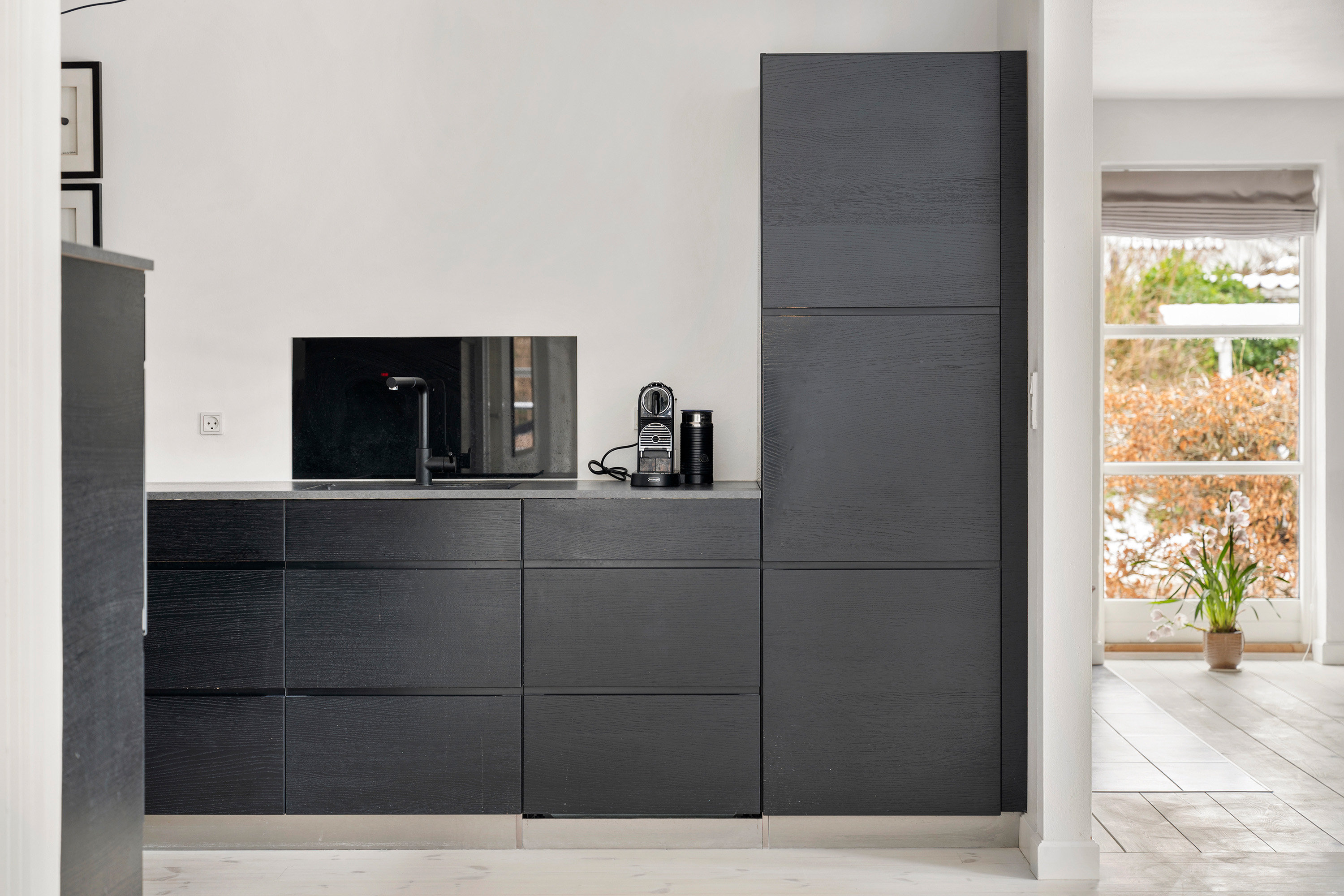 Fremhævet køkken billede i fuldskærmstilstand. Billede af Stakkeledet 3, 2970 Hørsholm