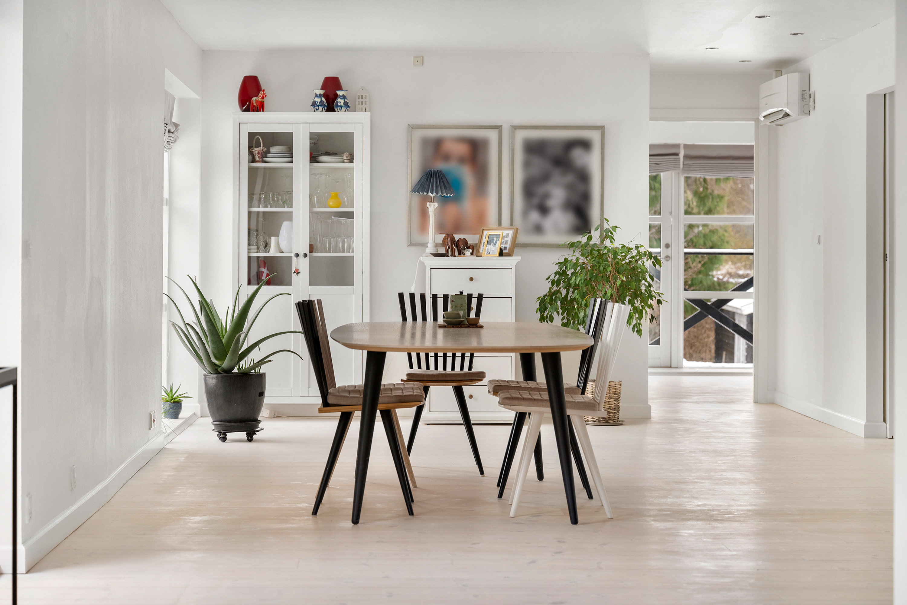 Fremhævet spisestue billede i fuldskærmstilstand. Billede af Stakkeledet 3, 2970 Hørsholm