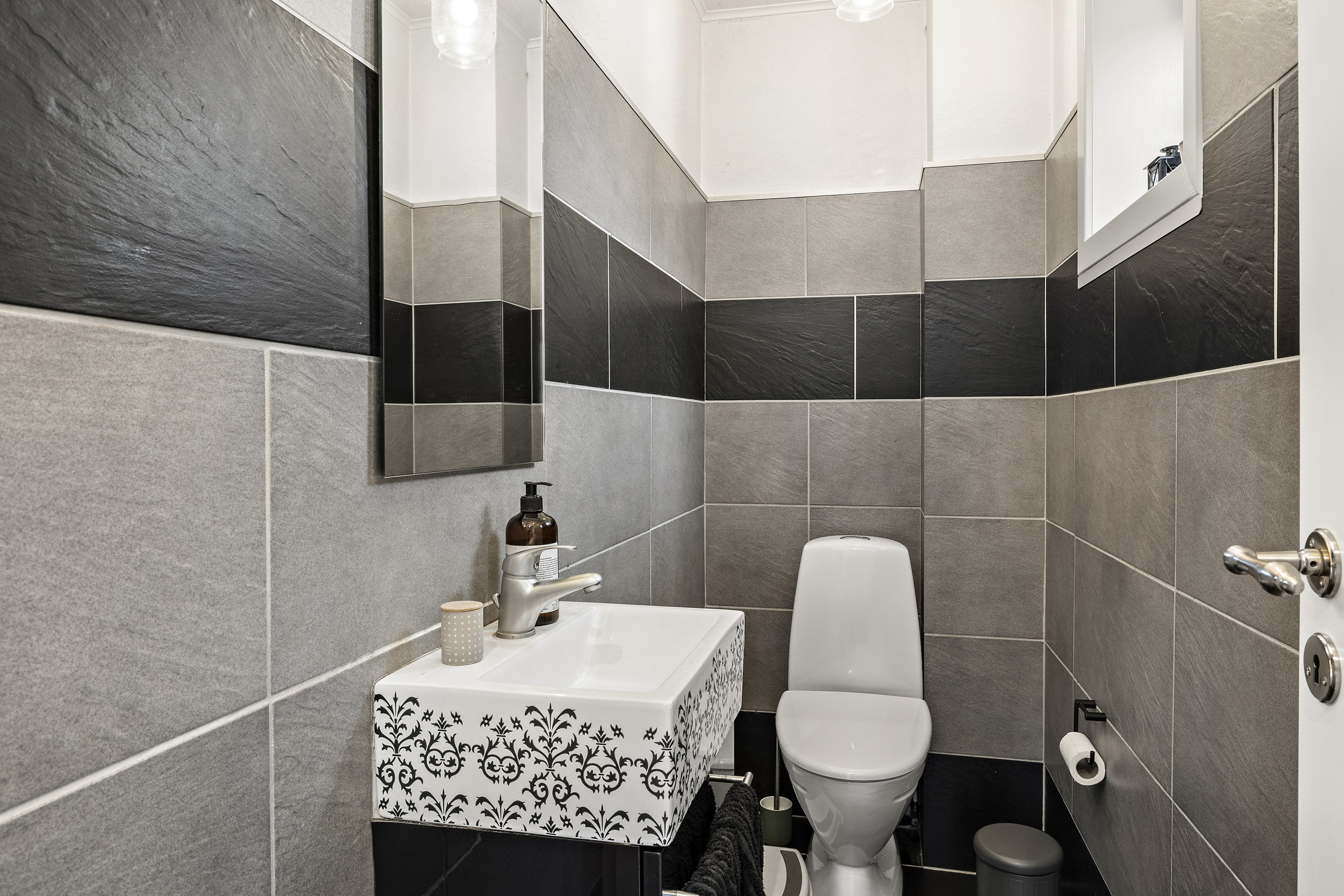 Fremhævet toilet billede i fuldskærmstilstand. Billede af Kirkevej 20, 4241 Vemmelev