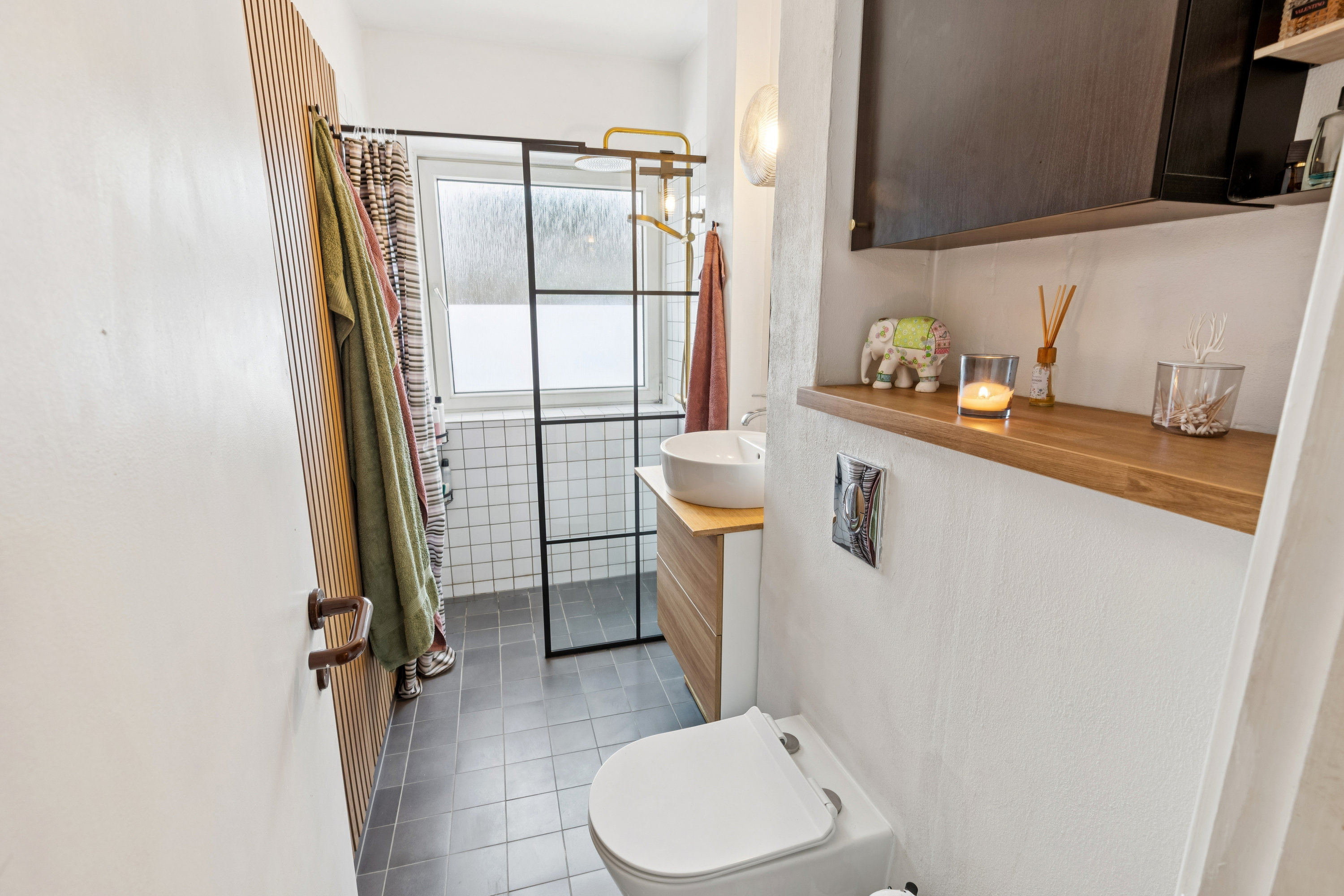 Miniaturebillede 1: badeværelse. Billede af Lindevangshusene 78, st.. th., 2630 Taastrup