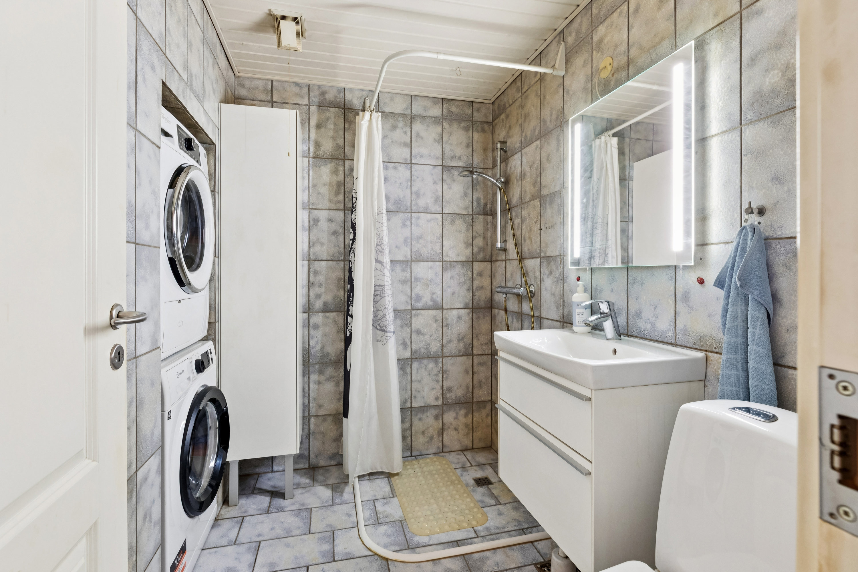 Fremhævet badeværelse billede i fuldskærmstilstand. Billede af Rønnevangshusene 238, 2630 Taastrup