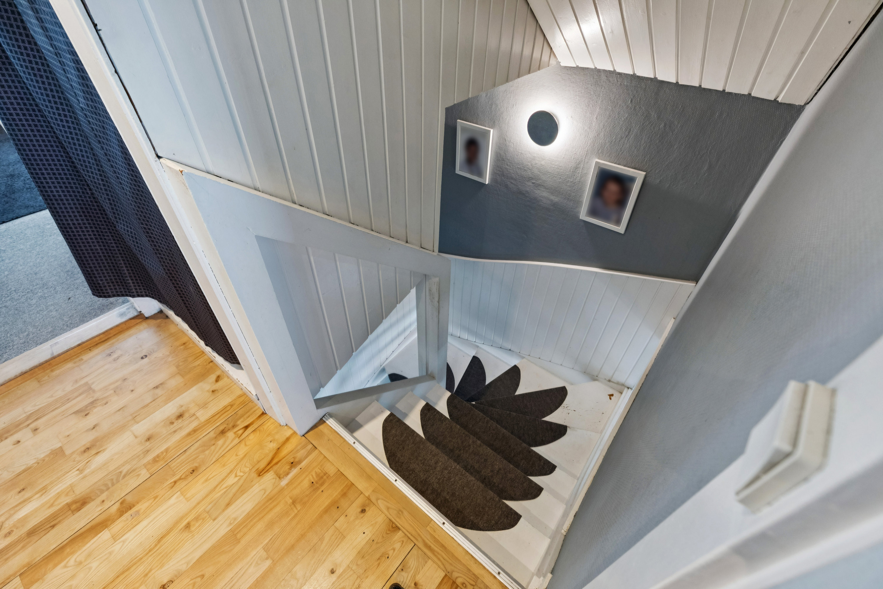 Fremhævet trappe billede i fuldskærmstilstand. Billede af Sankt Bendts Alle 55, 2630 Taastrup