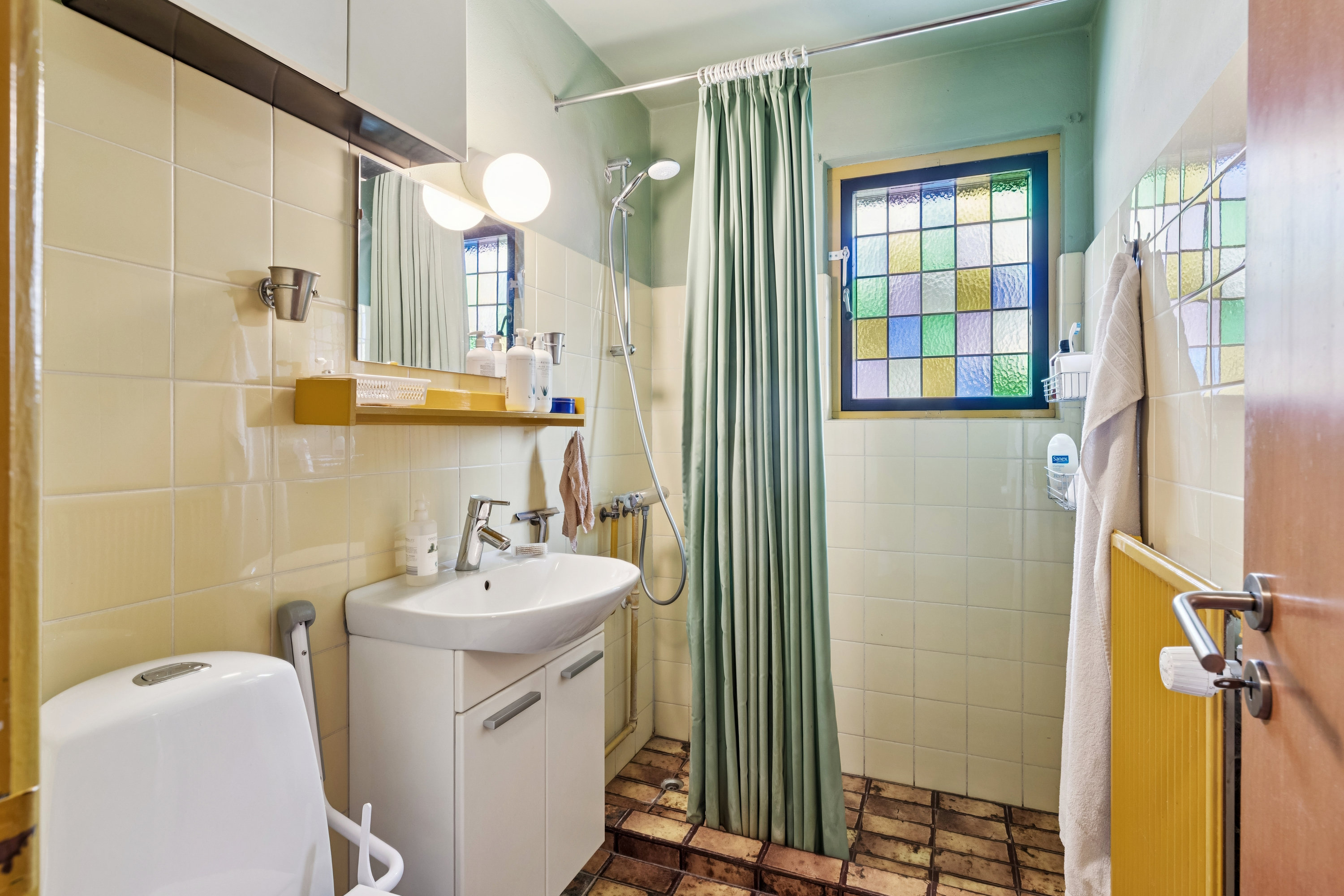 Fremhævet badeværelse billede i fuldskærmstilstand. Billede af Tjørneholmen 14, 2630 Taastrup