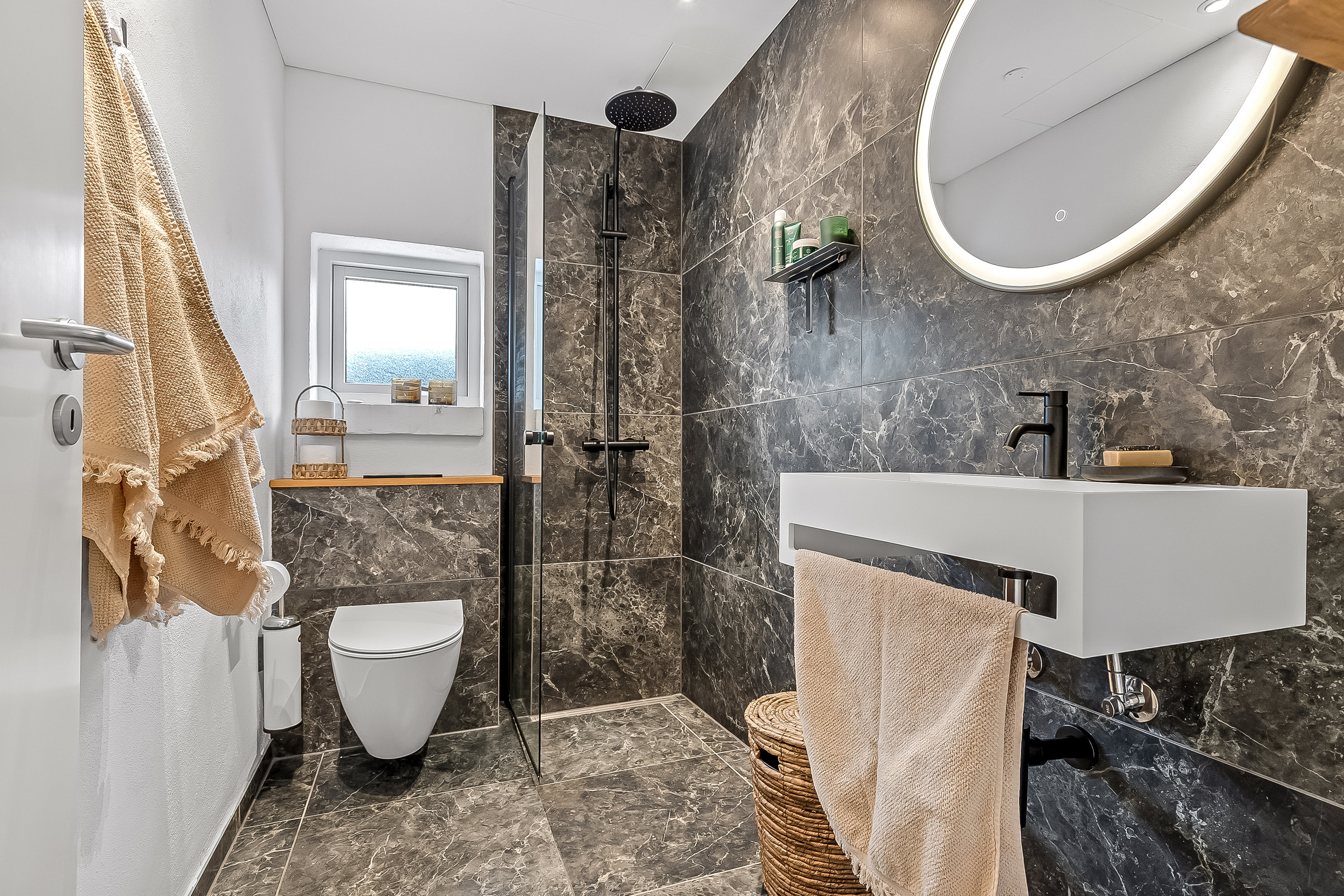 Fremhævet badeværelse billede i fuldskærmstilstand. Billede af Pallasvej 20, Uhrhøj, 7100 Vejle