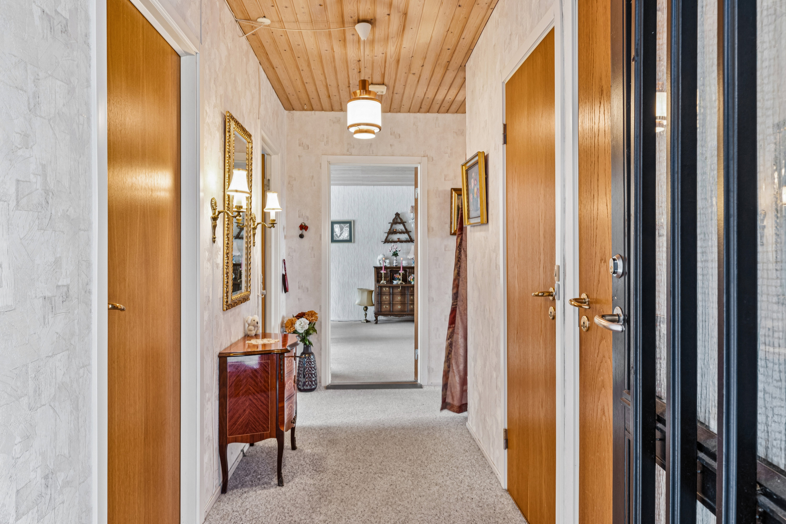 Miniaturebillede 1: entré. Billede af Højgårdstoften 251, 2630 Taastrup