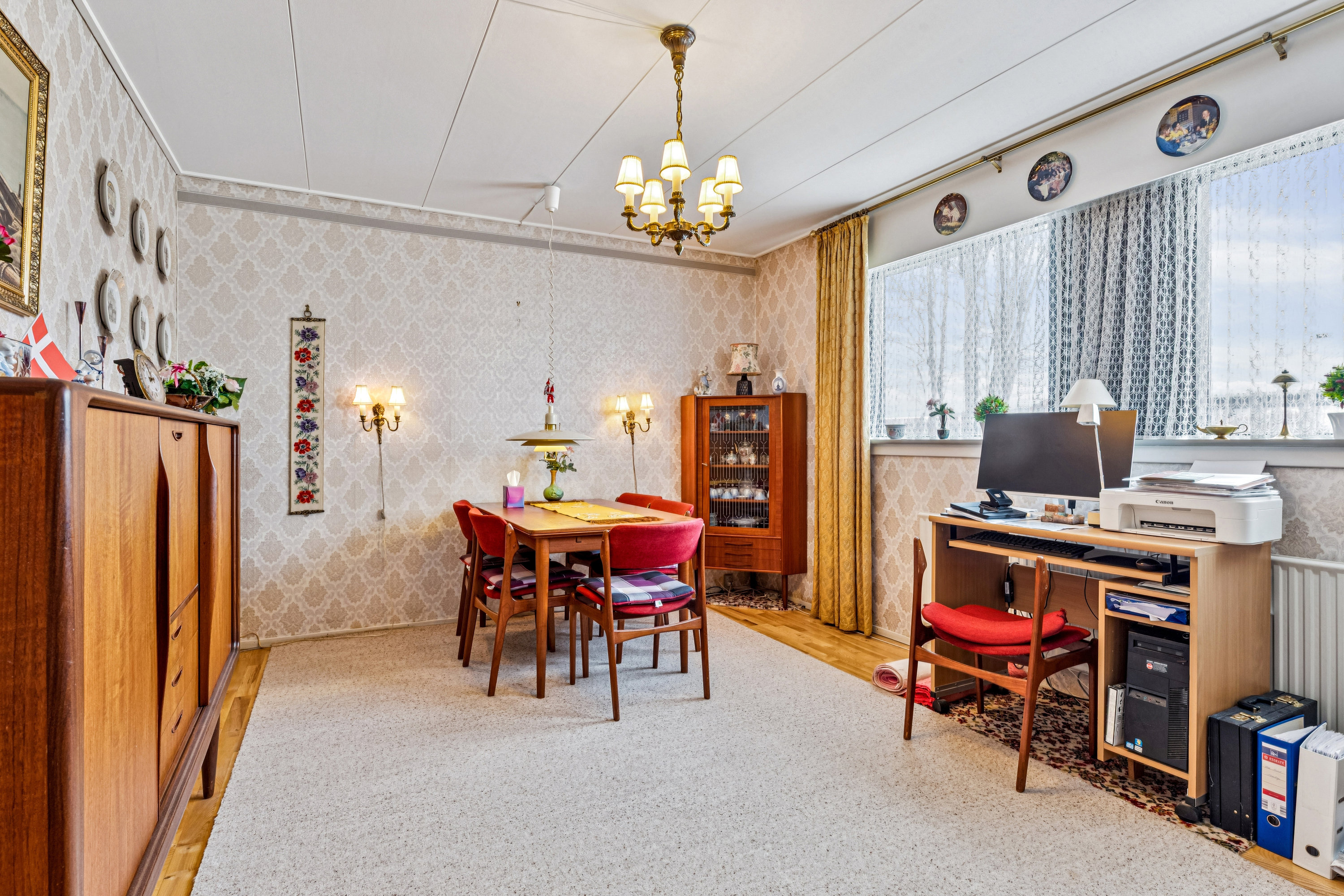 Fremhævet stue billede i fuldskærmstilstand. Billede af Højgårdstoften 251, 2630 Taastrup